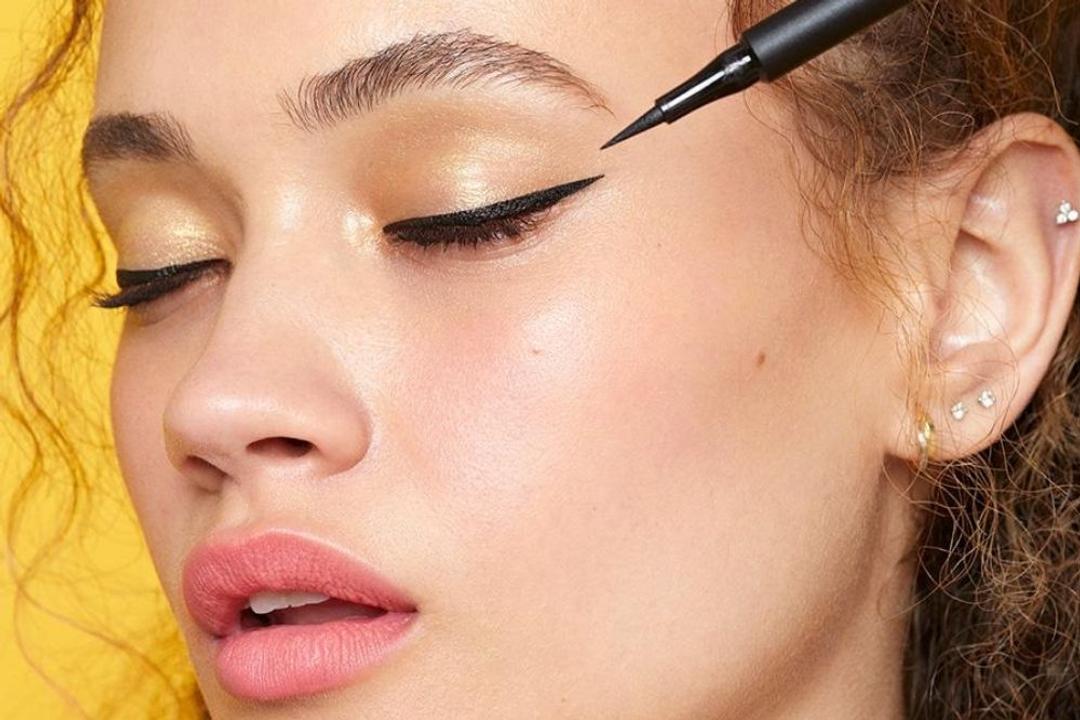 Begini Cara Memakai Eyeliner Yang Mudah Untuk Pemula