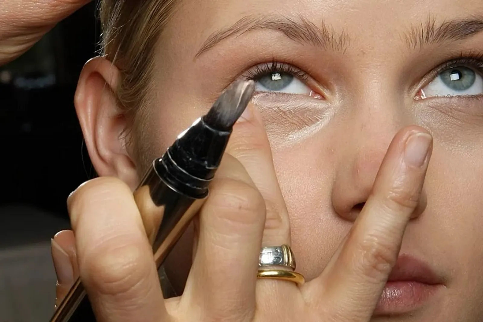Deretan Produk Makeup yang Bisa Bikin Riasan Tampak Glowing