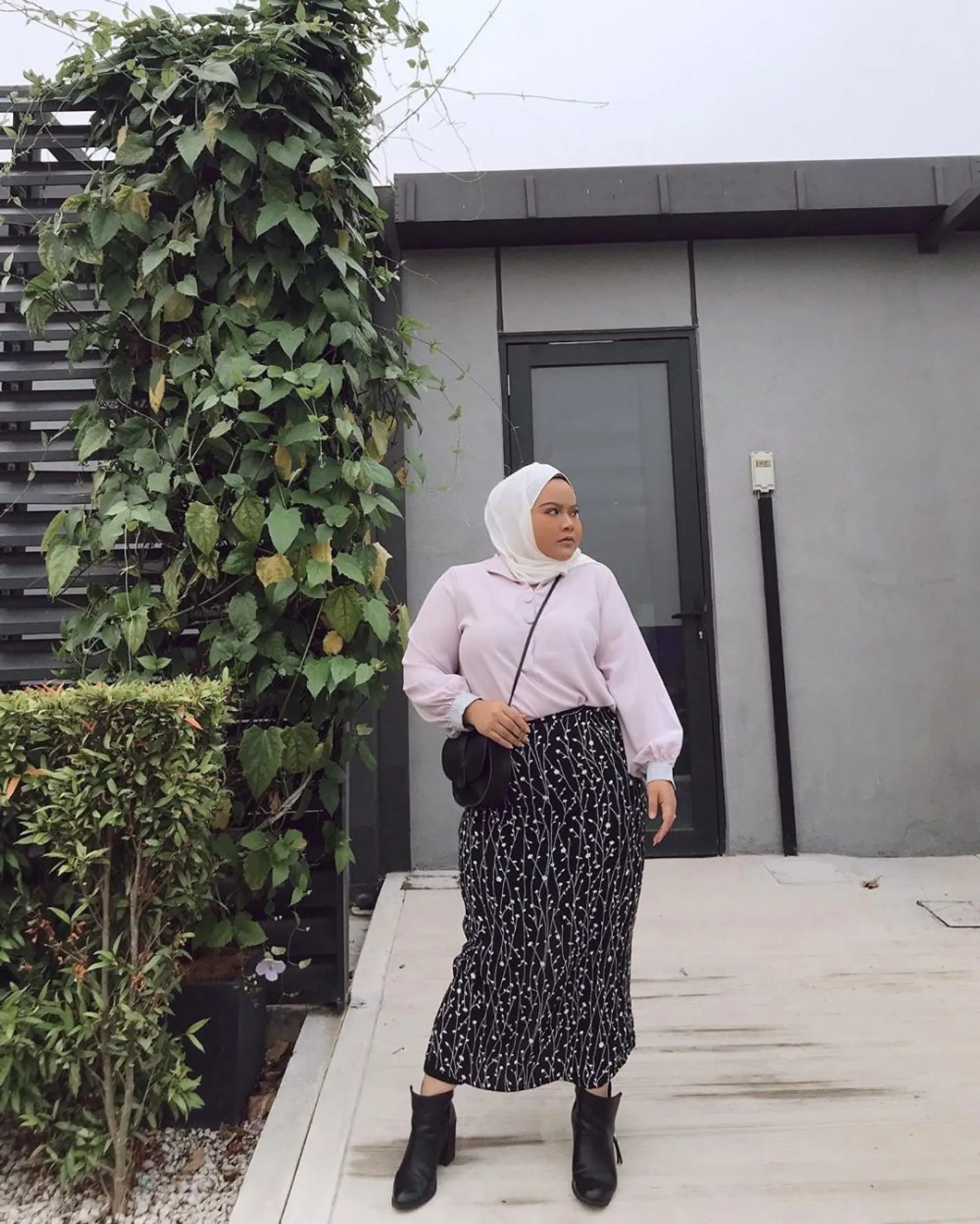 Tips Memilih Rok Panjang Sesuai Bentuk Tubuh untuk Perempuan Hijab
