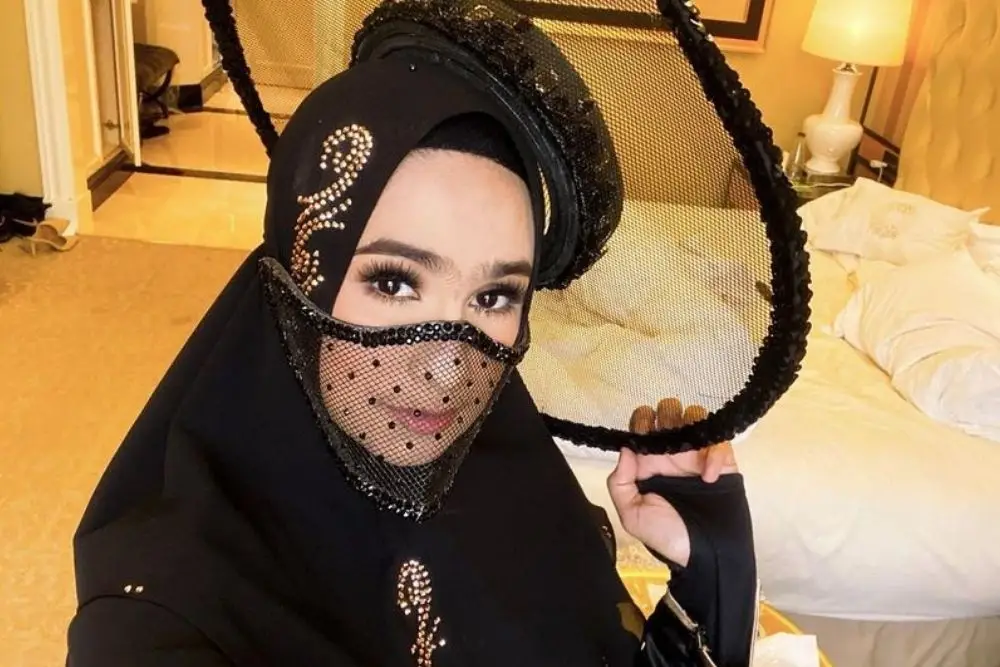 7 Pesona Sonya Fatmala yang Makin Eksis Setelah Jadi Istri Pejabat 