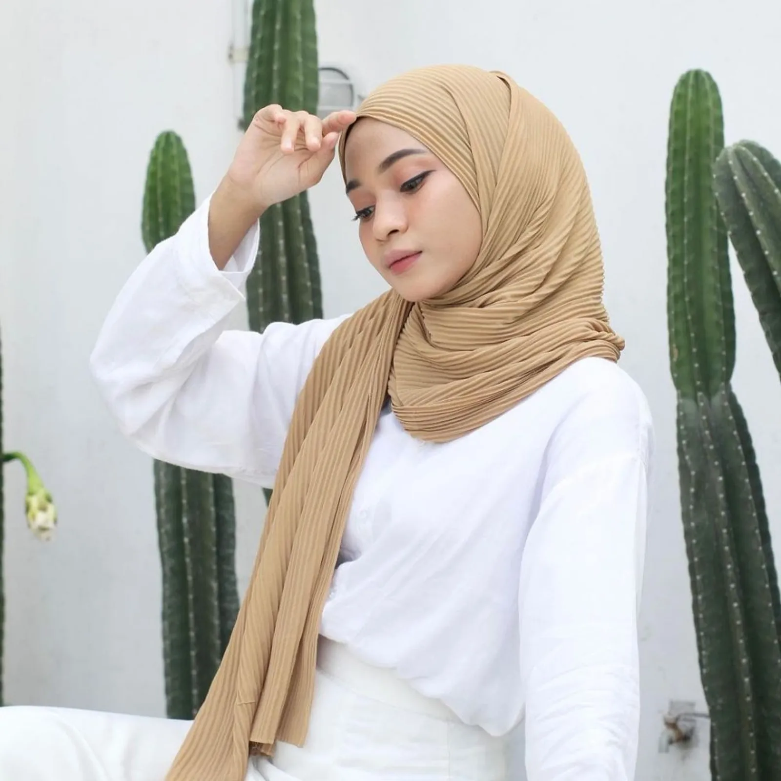 Inspirasi Model Hijab Plisket, Siap-siap Tampil Manis!