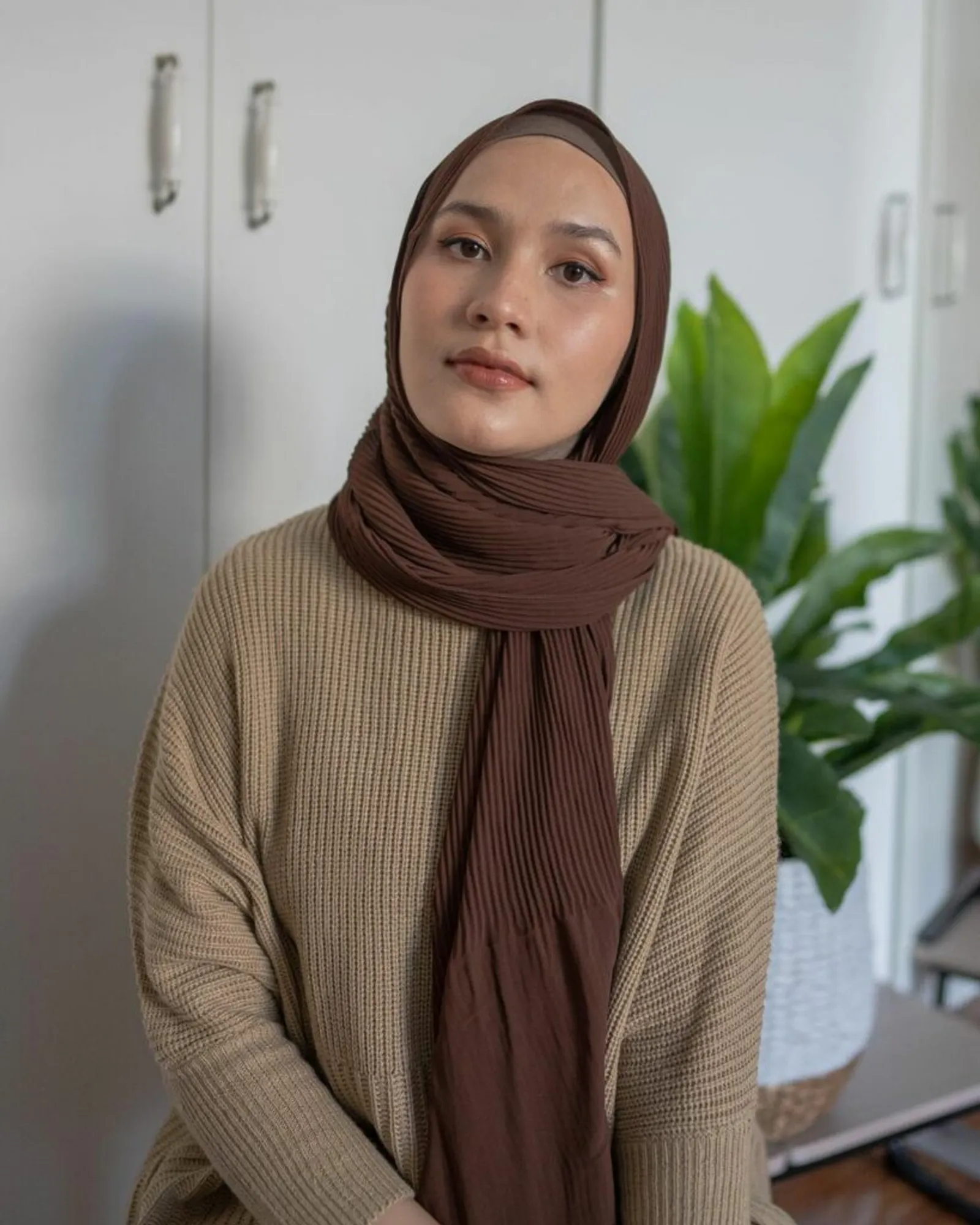 Inspirasi Model Hijab Plisket, Siap-siap Tampil Manis!