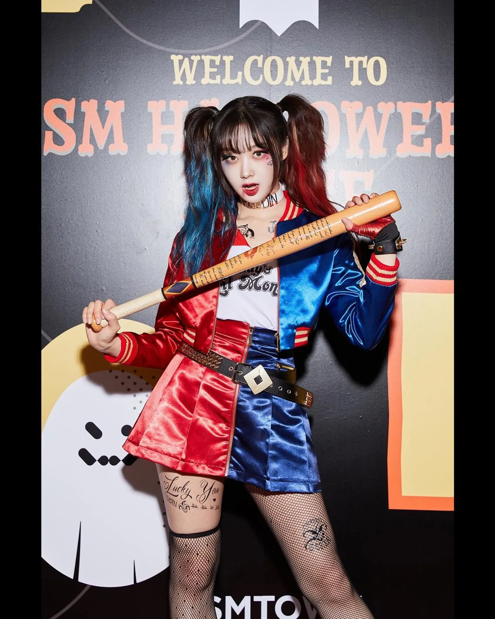 8 Idol SM Entertainment Tampil Gemas dan Cantik di Parade Halloween