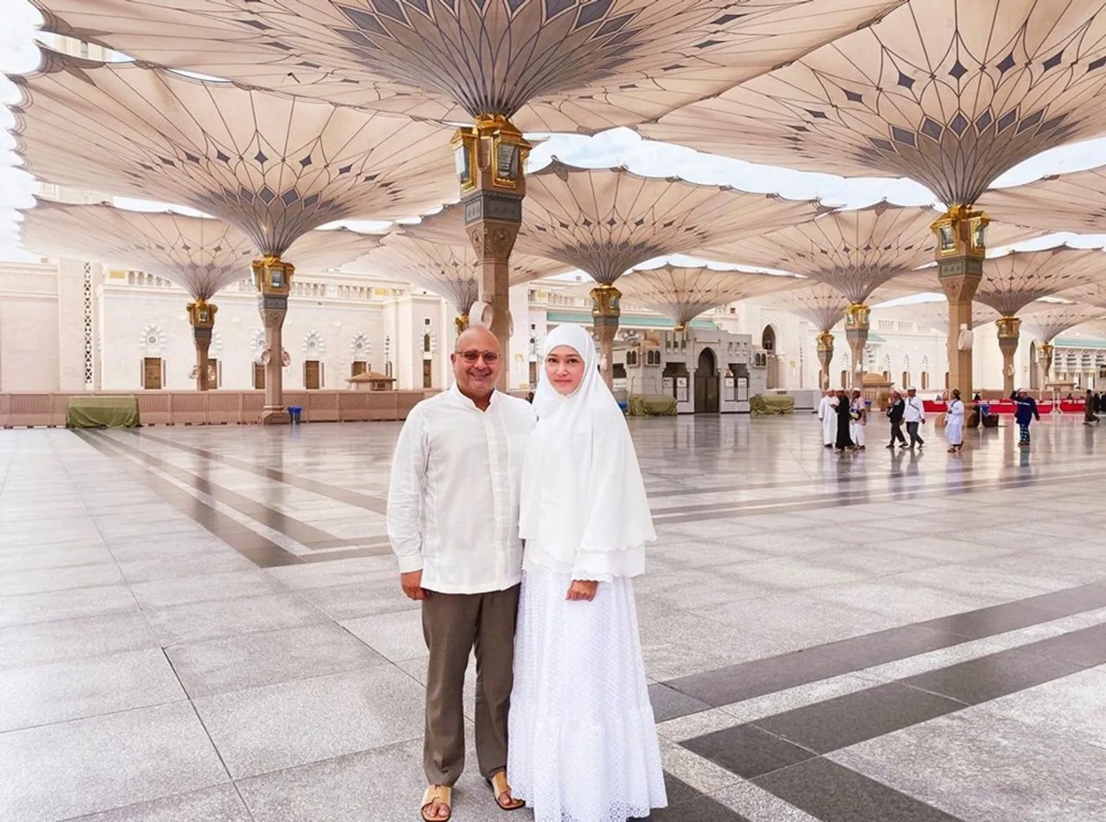 10 Bukti Bahagianya Maia Estianty Menikah dengan Irwan Mussry