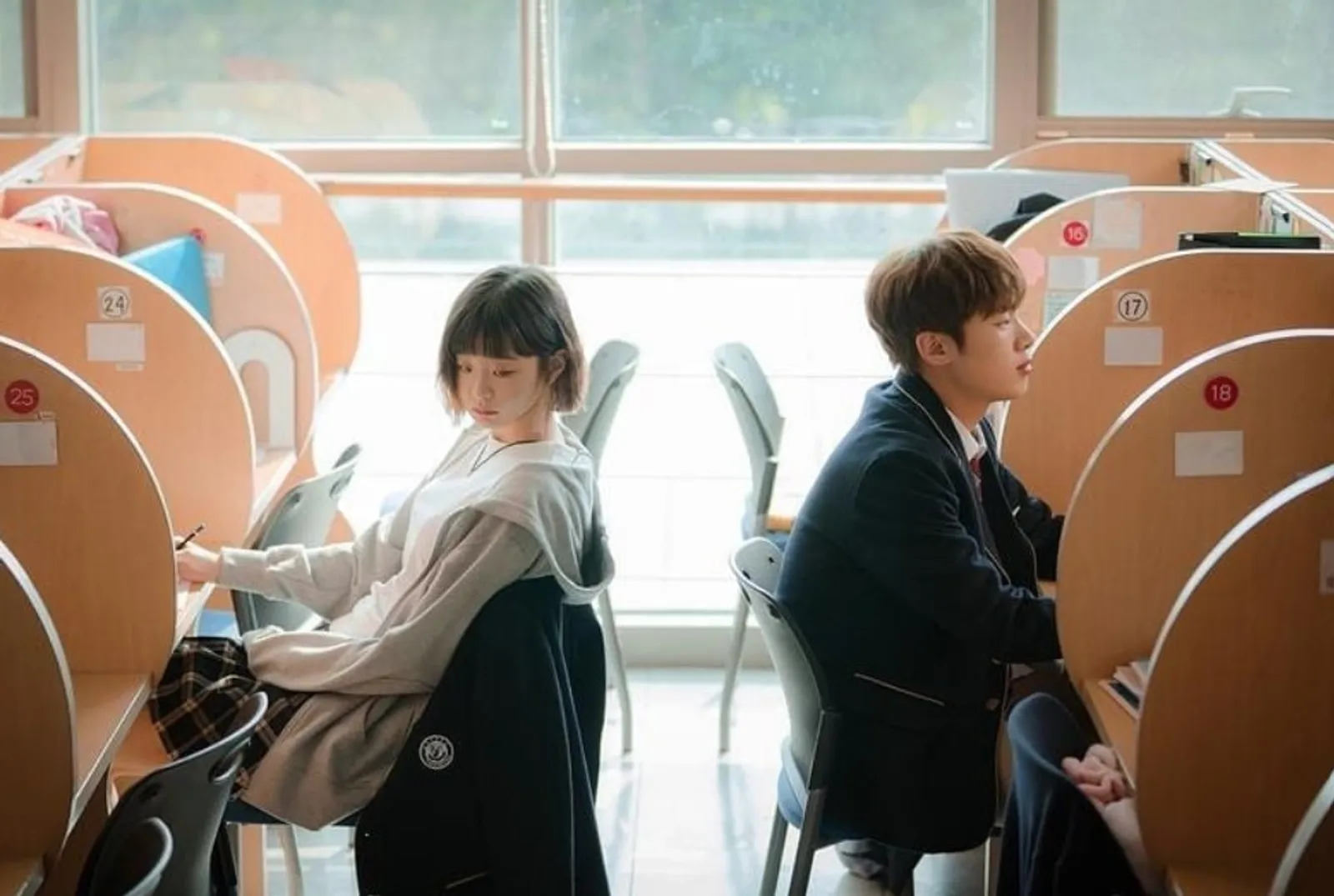 8 Tips dari Drama Korea Favorit untuk Tingkatkan Suasana Ruangan Kerja