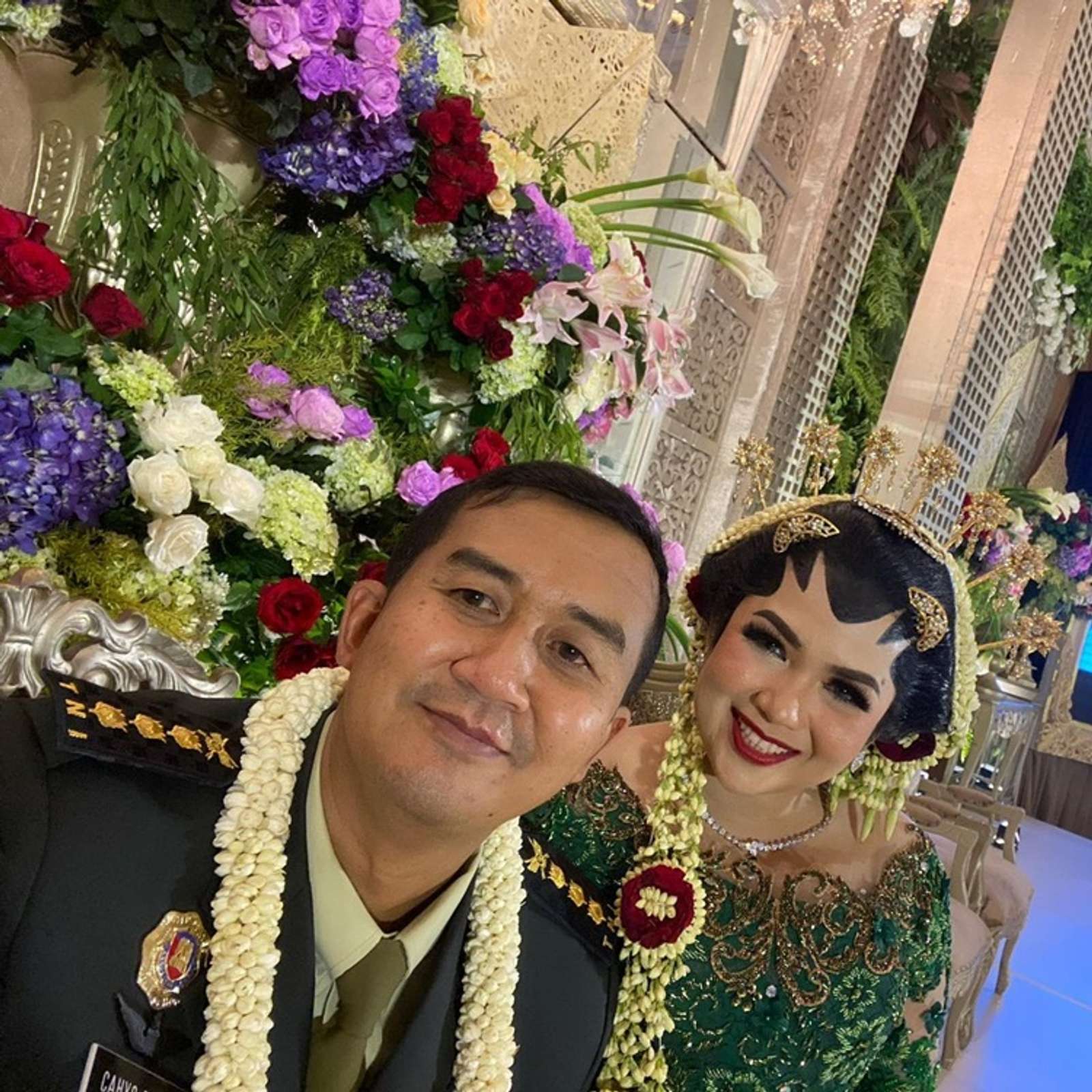 8 Potret Resepsi Nikah Joy Tobing dan Suami, Ada Upacara Pedang Pora