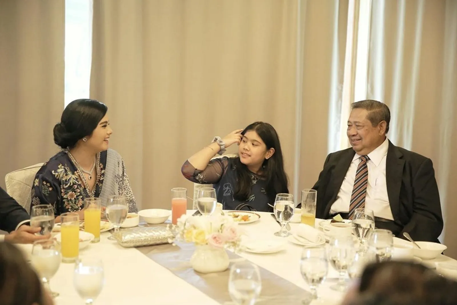 9 Bukti Hangatnya Keluarga SBY, Setia Dampingi Saat Suka dan Duka