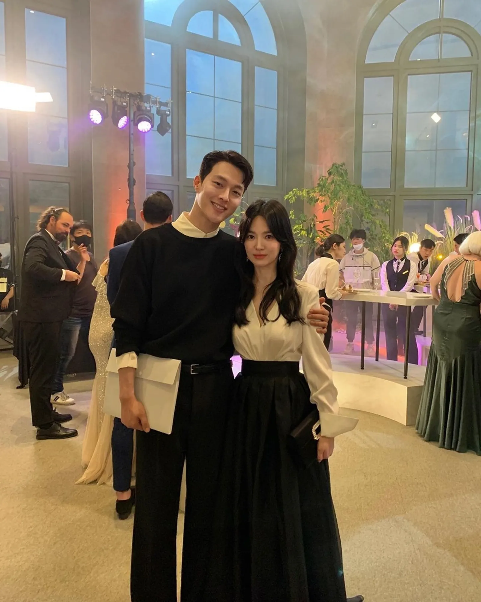 Potret Mesra Song Hye Kyo & Jang Ki Yong, Serasi Meski Beda Usia Jauh