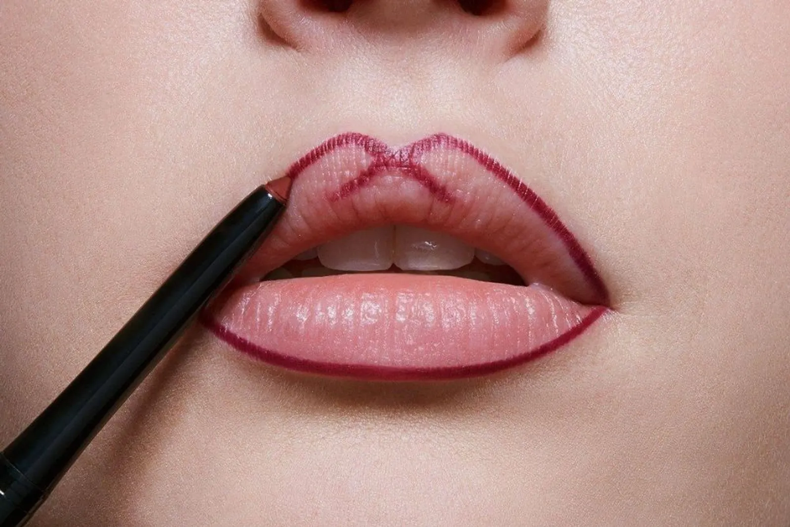 Ini 5 Cara Menggunakan Lipstik Agar Bibir Terlihat Penuh