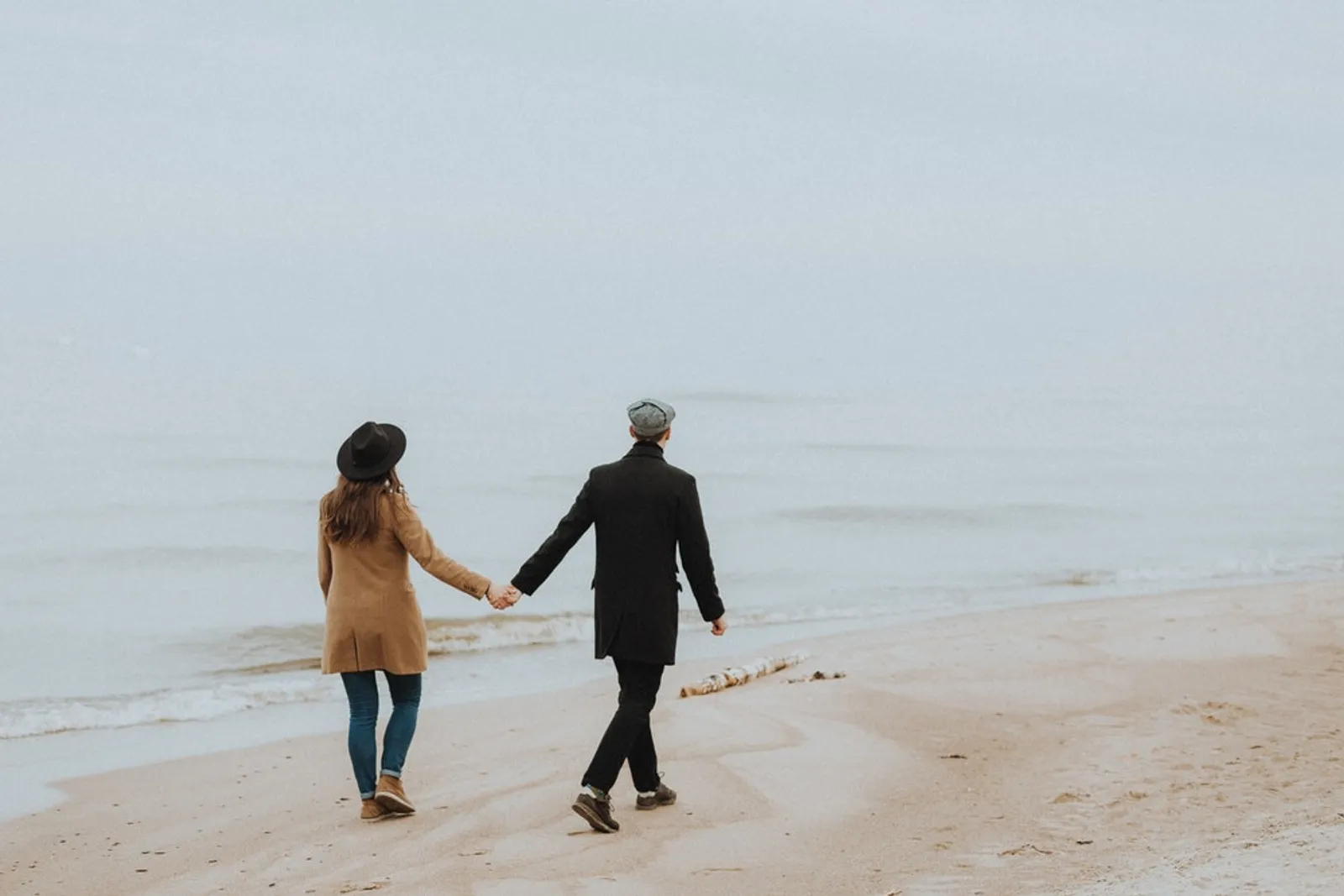 Tak Blak-blakan, Ini 5 Cara Introvert Menunjukkan Cintanya ke Pasangan