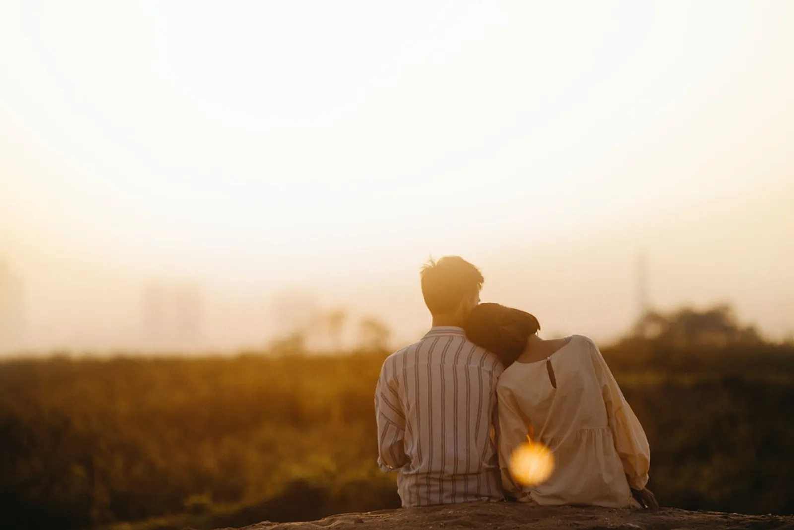 Tak Blak-blakan, Ini 5 Cara Introvert Menunjukkan Cintanya ke Pasangan