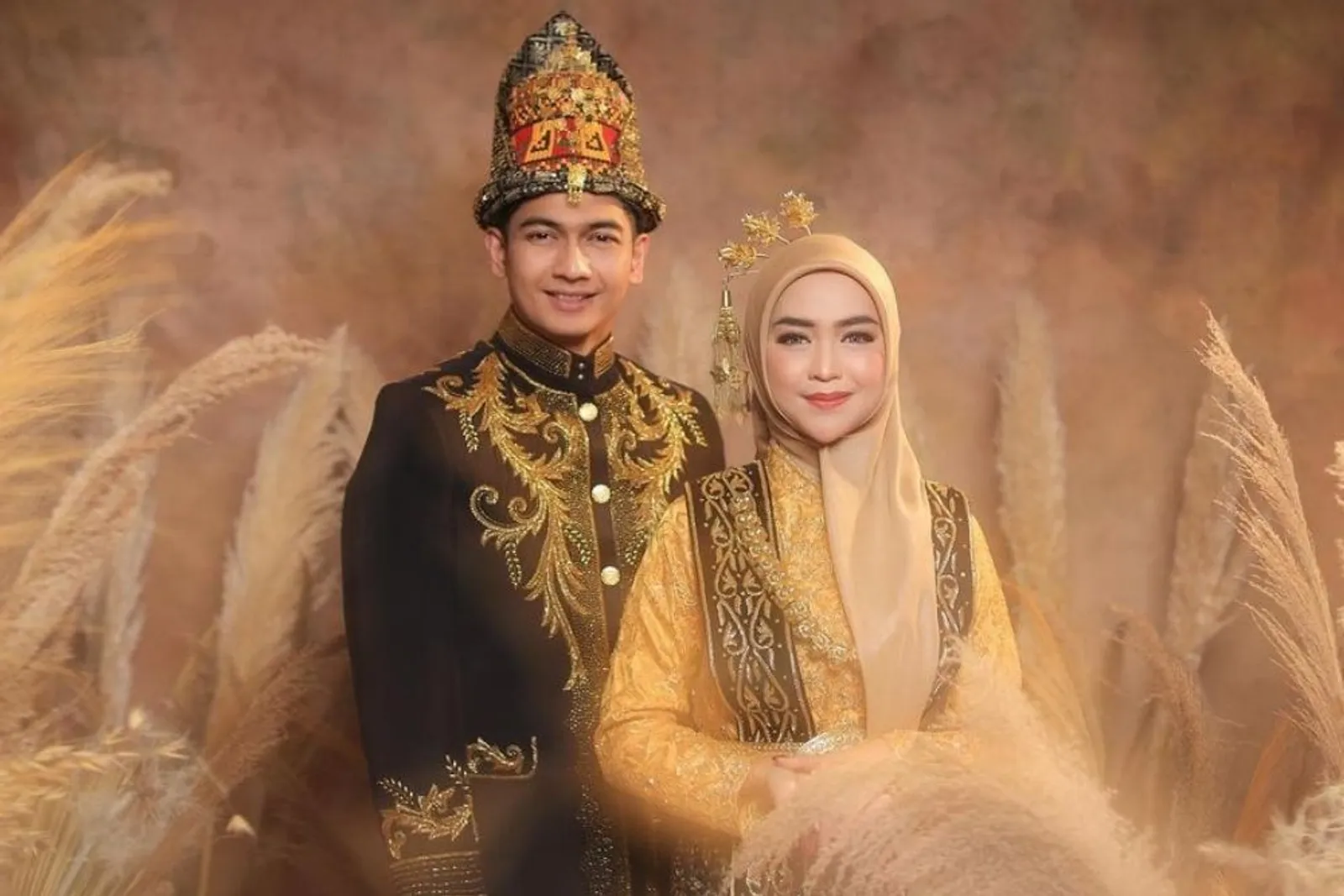 Dari Anak SMA Hingga Adat Aceh, Manisnya Ria Ricis Ketika Pre-Wedding 