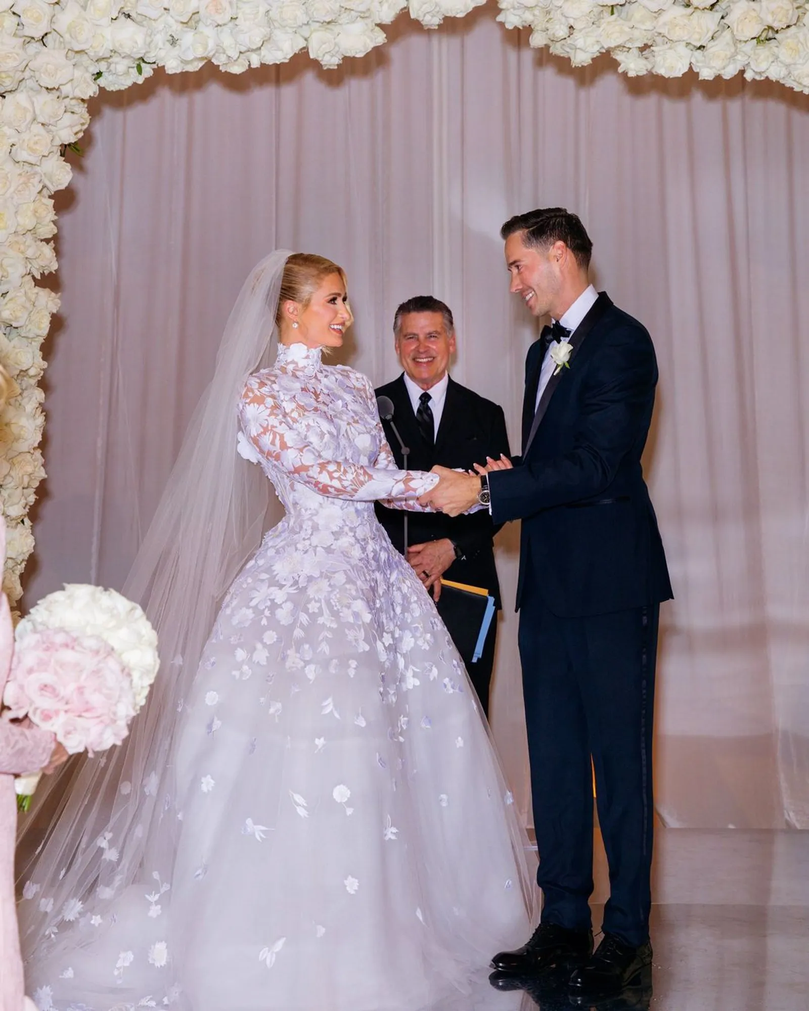 Menikah Usia 40, Ini 9 Potret Pernikahan Mewah Paris Hilton