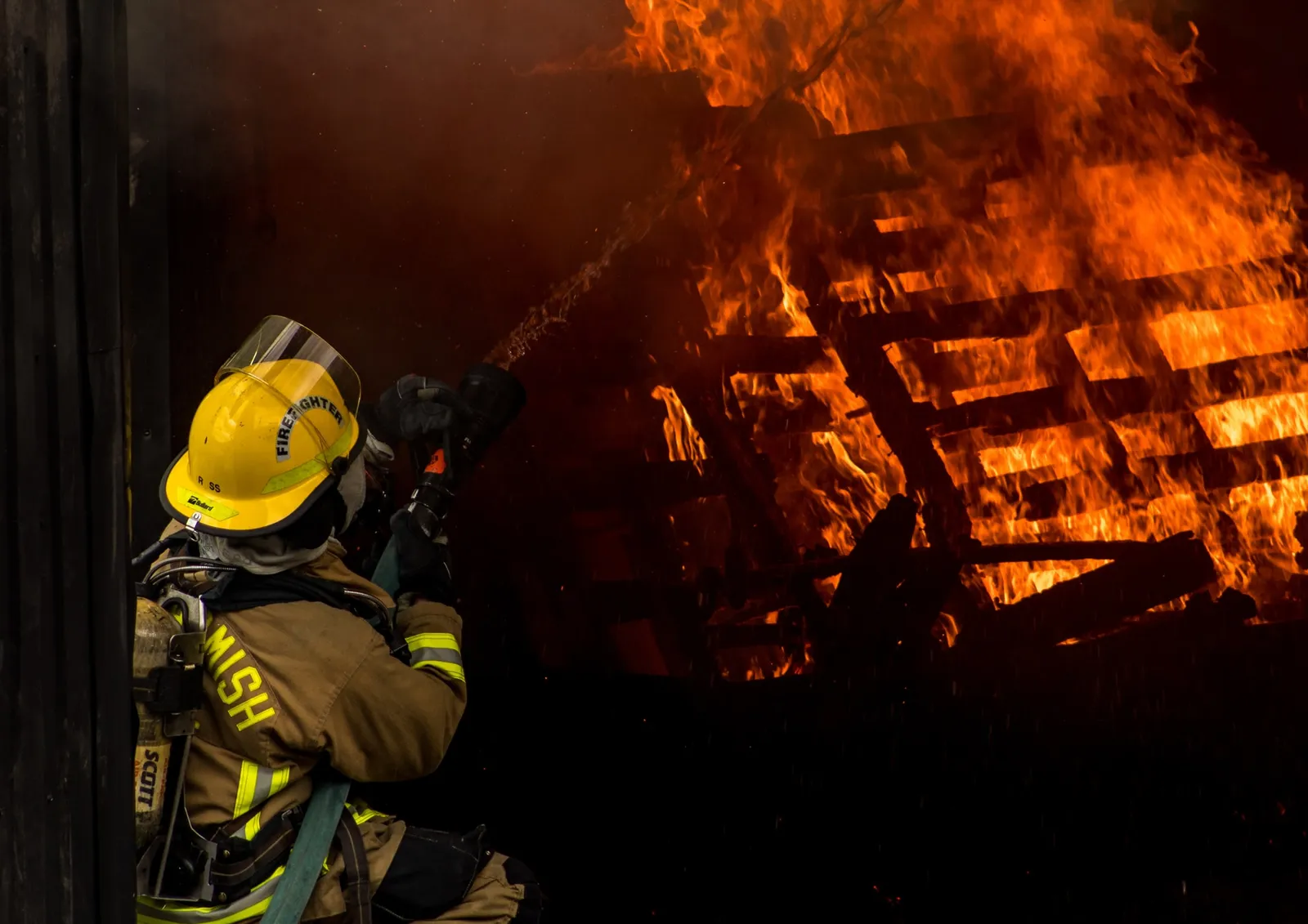 Tidak Selalu Pertanda Buruk, Ini 10 Arti Mimpi Melihat Rumah Kebakaran