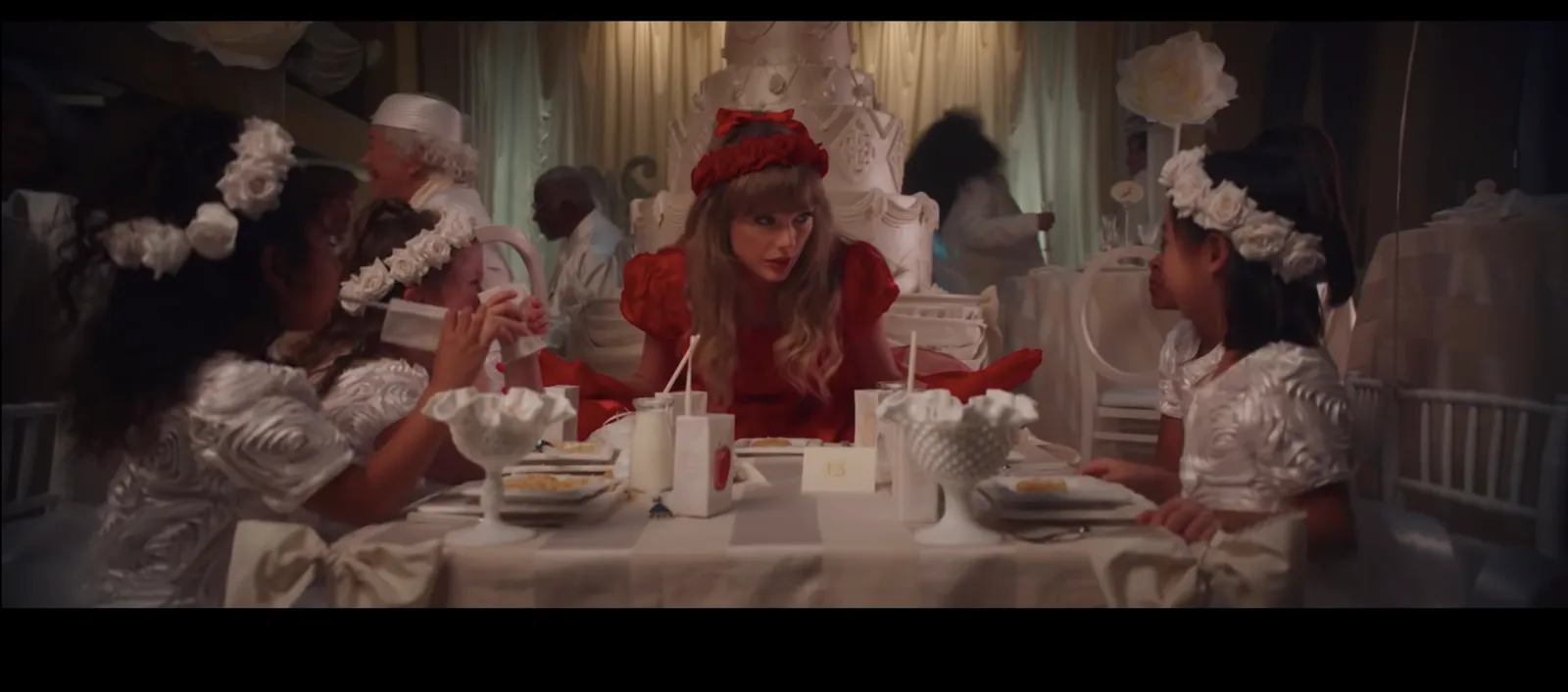 Deretan Kostum Taylor Swift di MV Terbaru yang Mencuri Perhatian