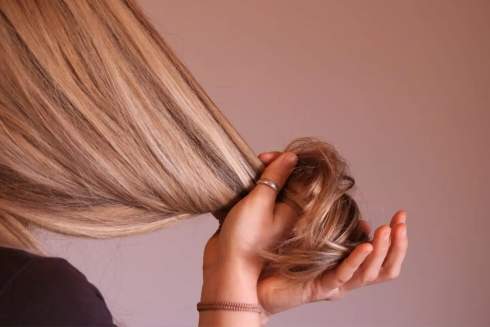 5 Cara Mengatasi Rambut Bercabang Tanpa Harus Dipotong
