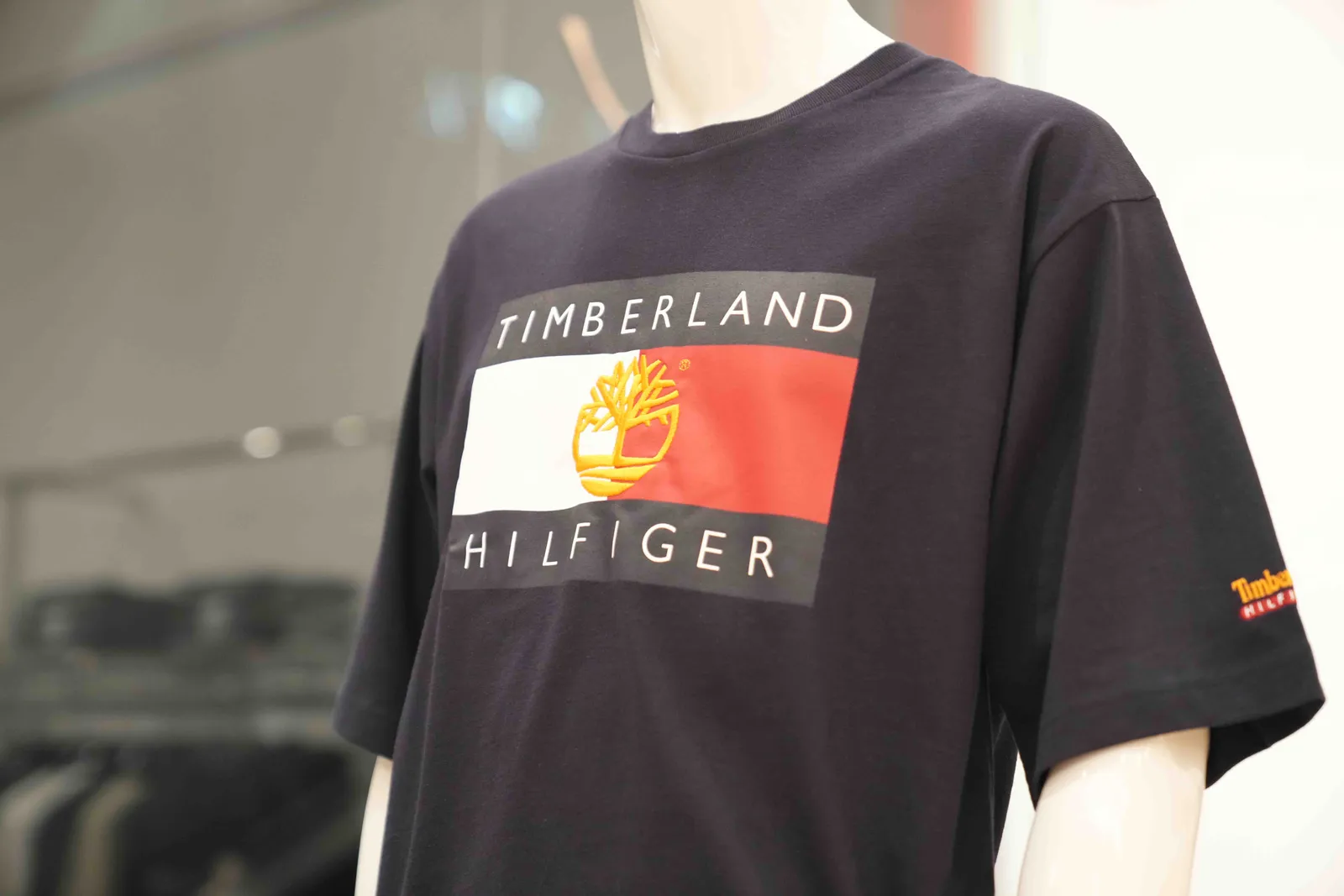 Koleksi Tommy Hilfiger dan Timberland Sorot Gaya 90-an yang Inovatif