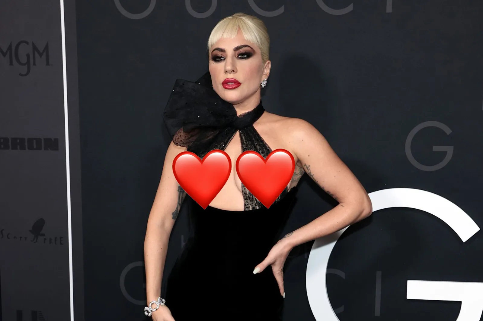 Potret Seksi Busana Lady Gaga di Karpet Merah House of Gucci