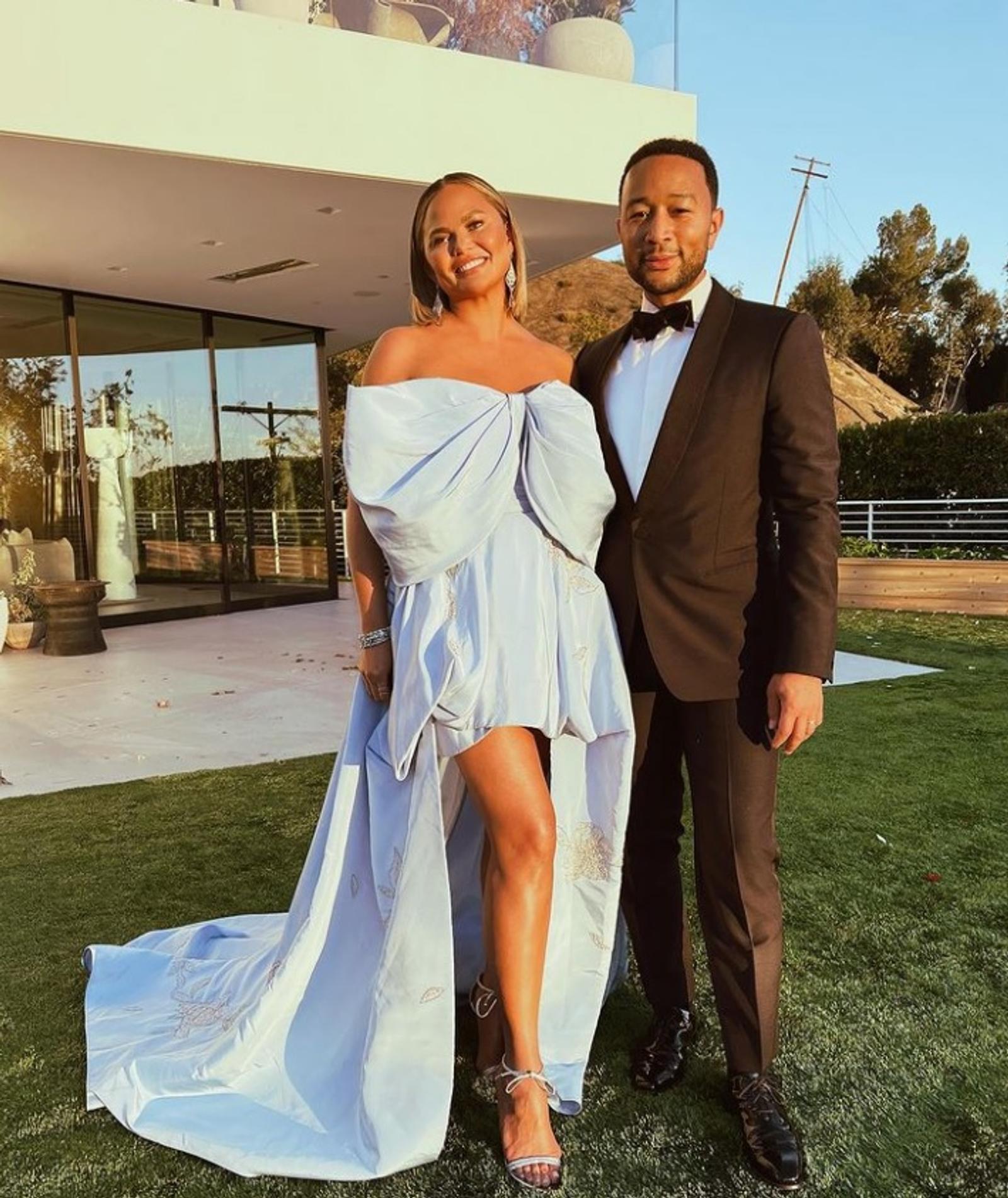 Buat Pesta A la S'quid Game', Chrissy Teigen & John Legend Tuai Kritik