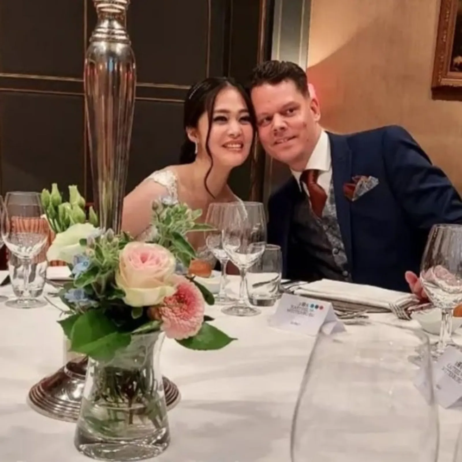 Lepas Status Janda, 10 Foto Pernikahan Gracia Indri & Suami di Belanda