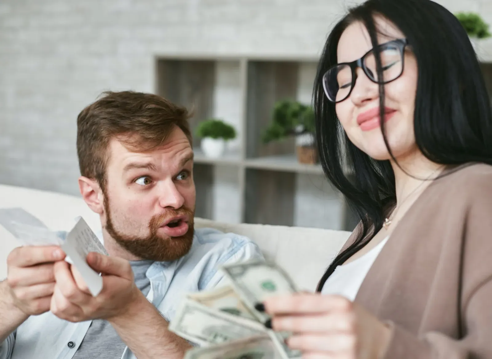 Bahaya, Ini 6 Tanda Masalah Keuangan dalam Hubungan Pernikahan!