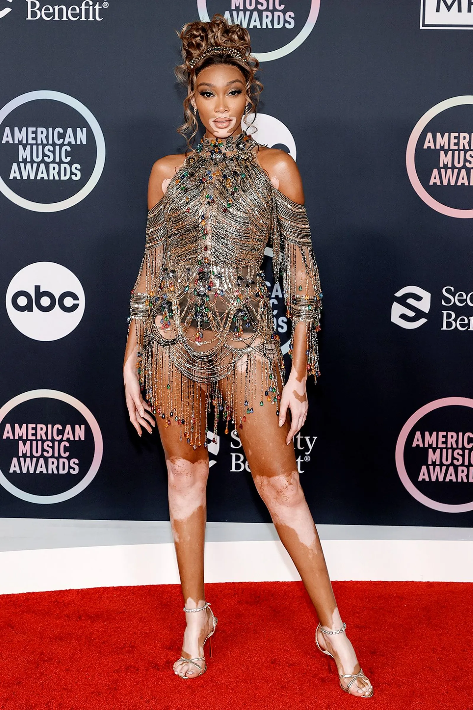 9 Artis yang Gunakan Dress Seksi di American Music Awards 2021