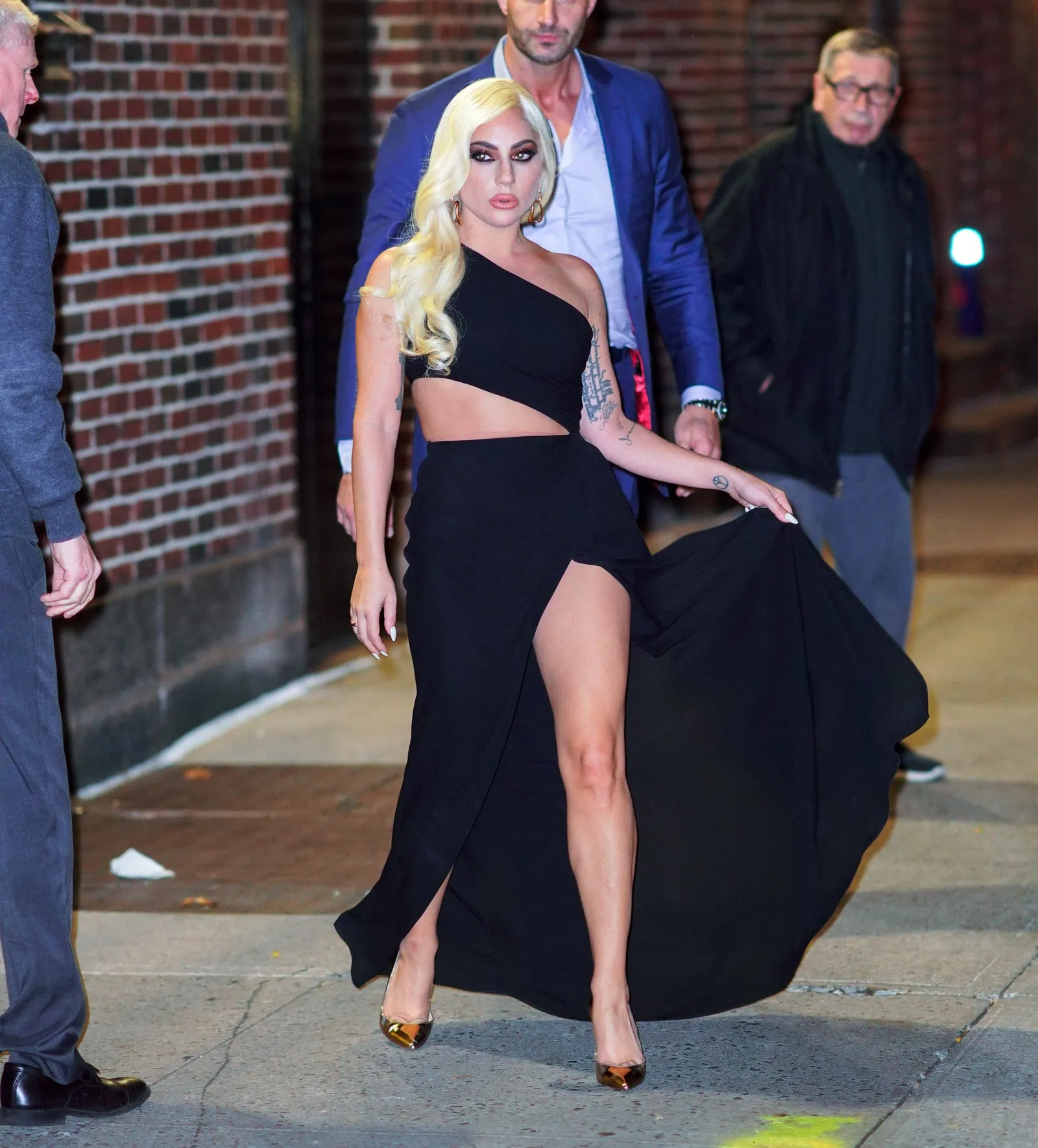 10 Gaya Mewah dan Seksi Lady Gaga saat Promosikan House of Gucci 