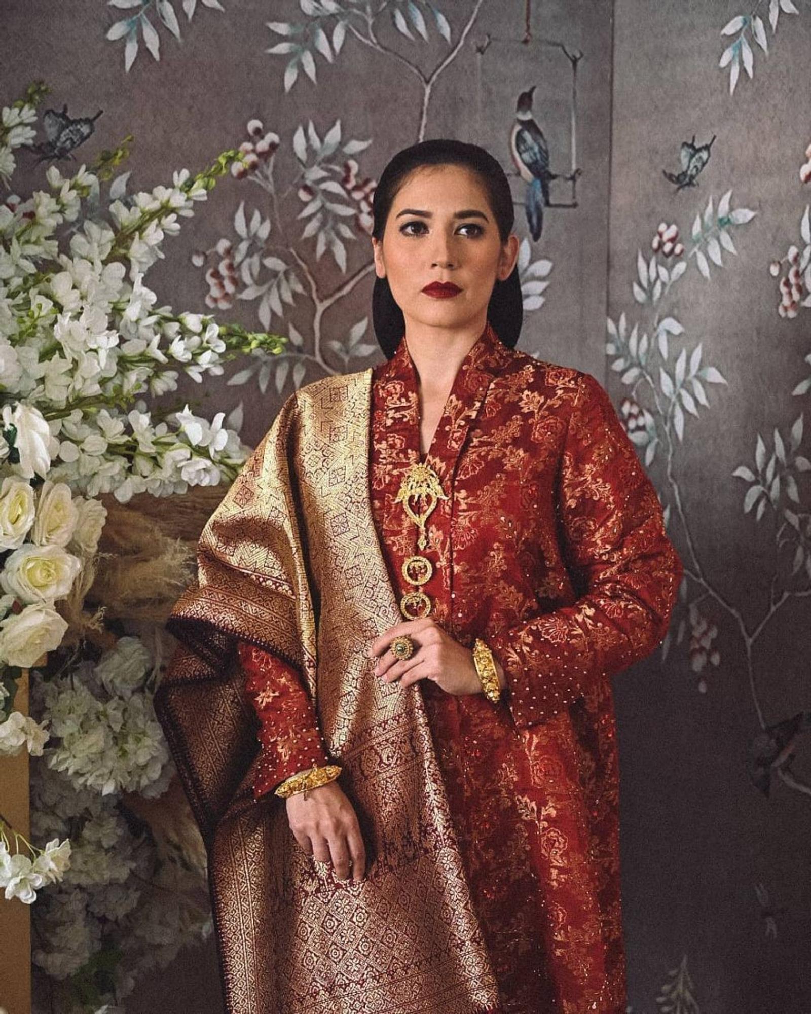 Sama-Sama Warisan Nusantara, Ini Perbedaan Kain Songket dan Tenun Ikat