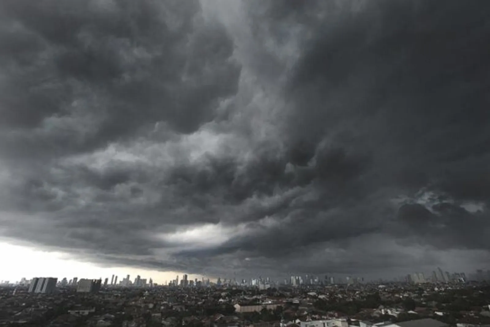 Siklon Tropis Paddy Landa Jakarta, Ini Penyebab Angin Kencang Kemarin