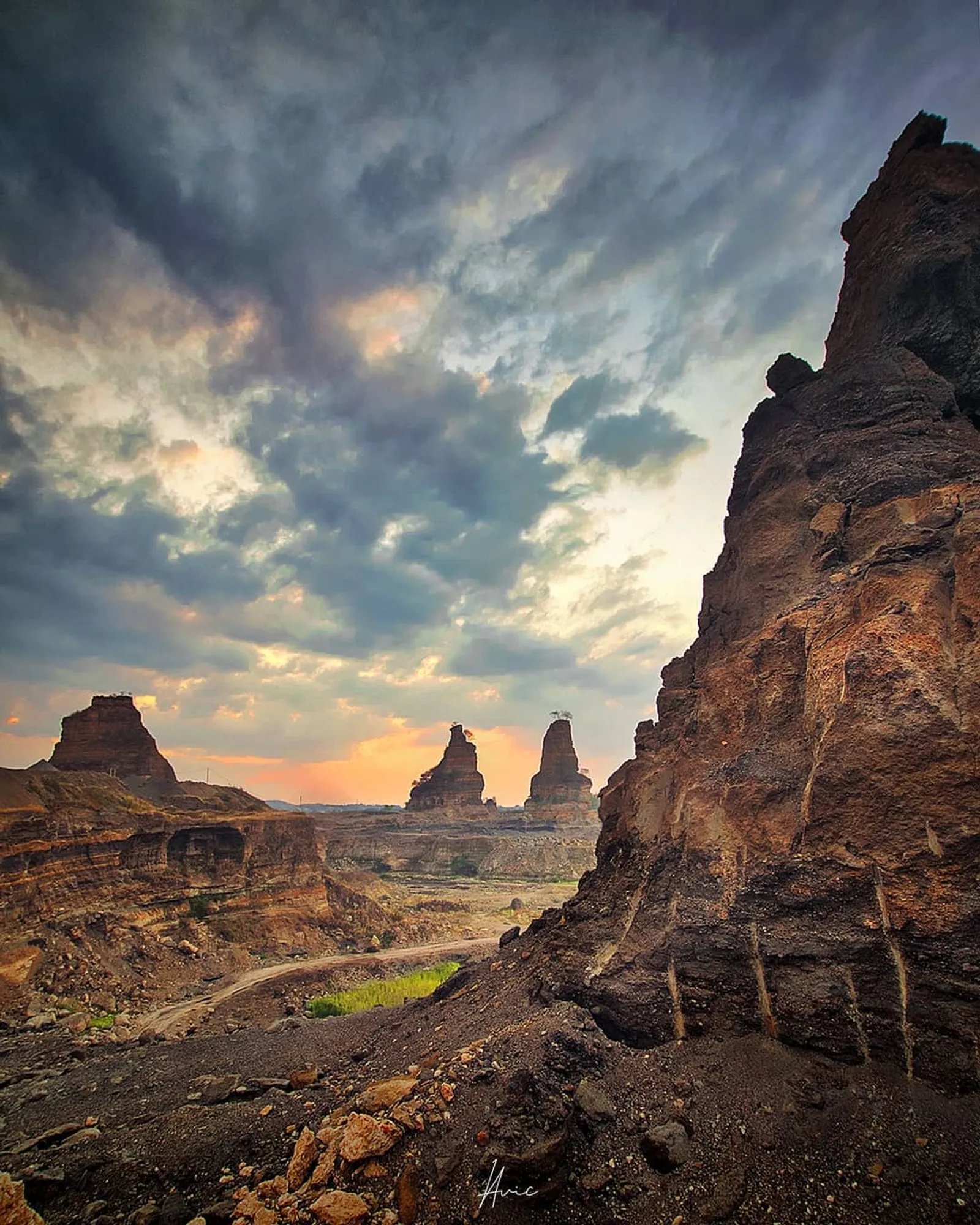 Worth to Visit! 7 Wisata Alam Indonesia yang Mirip Grand Canyon