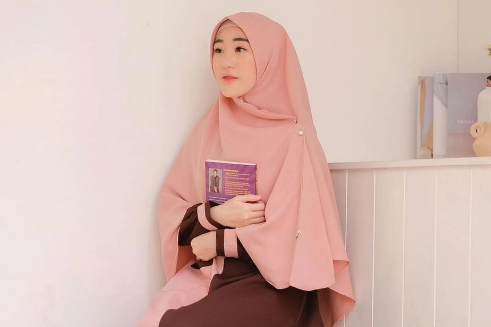 Pindah Agama Islam, 8 Artis Ini Tampil Memikat Kenakan Hijab