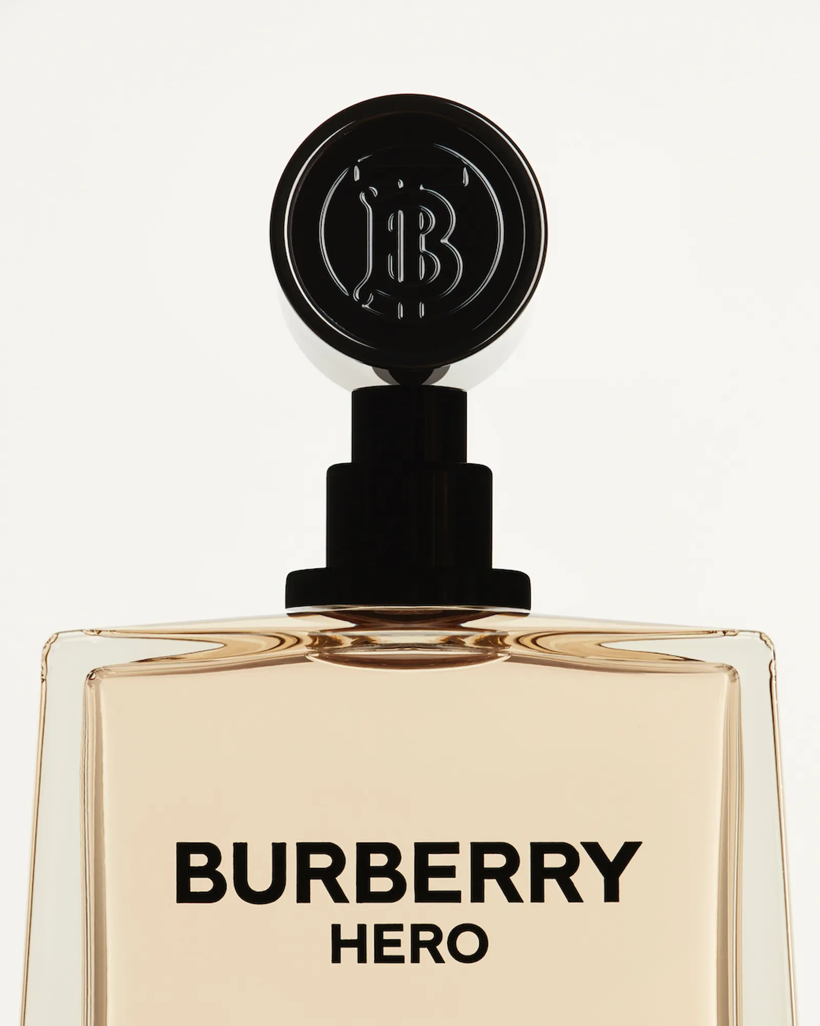 Burberry Hero, Parfum Cowok yang Beraroma Maskulin dan Berani