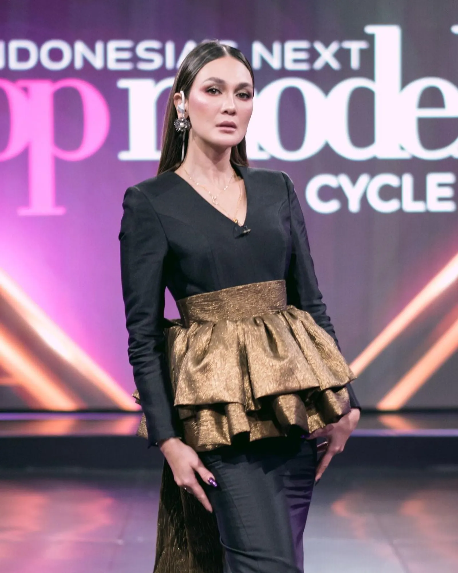 Deretan Pakaian Branded Luna Maya di Indonesia's Next Top Model