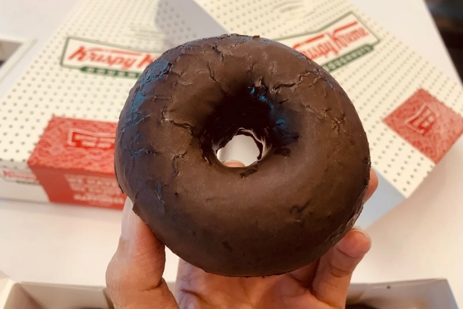 Berlimpah Cokelat, Krispy Kreme Luncurkan Chocolate Glazed Doughnuts