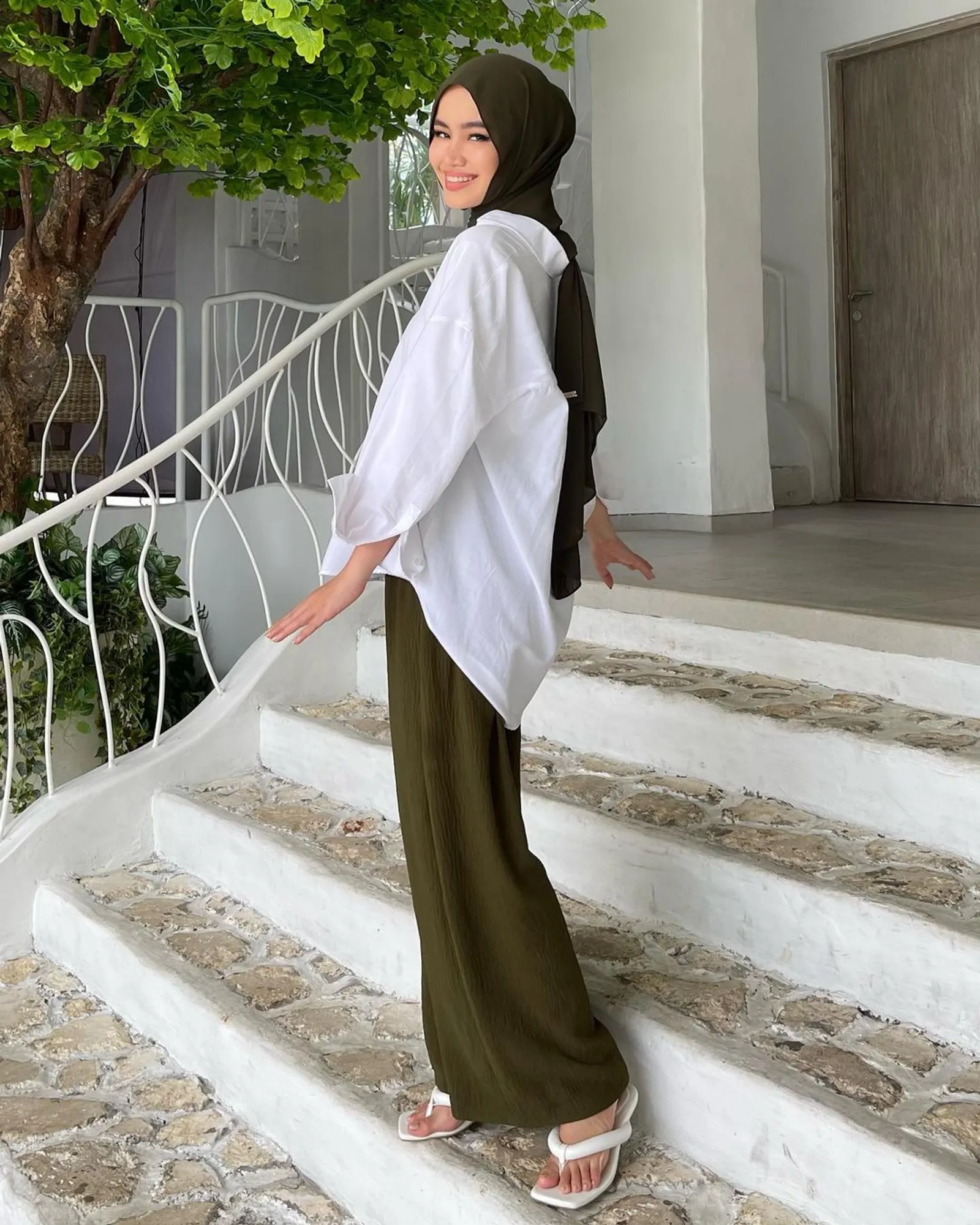 Referensi Gaya Baru Pakai Celana Kulot untuk Hijabers