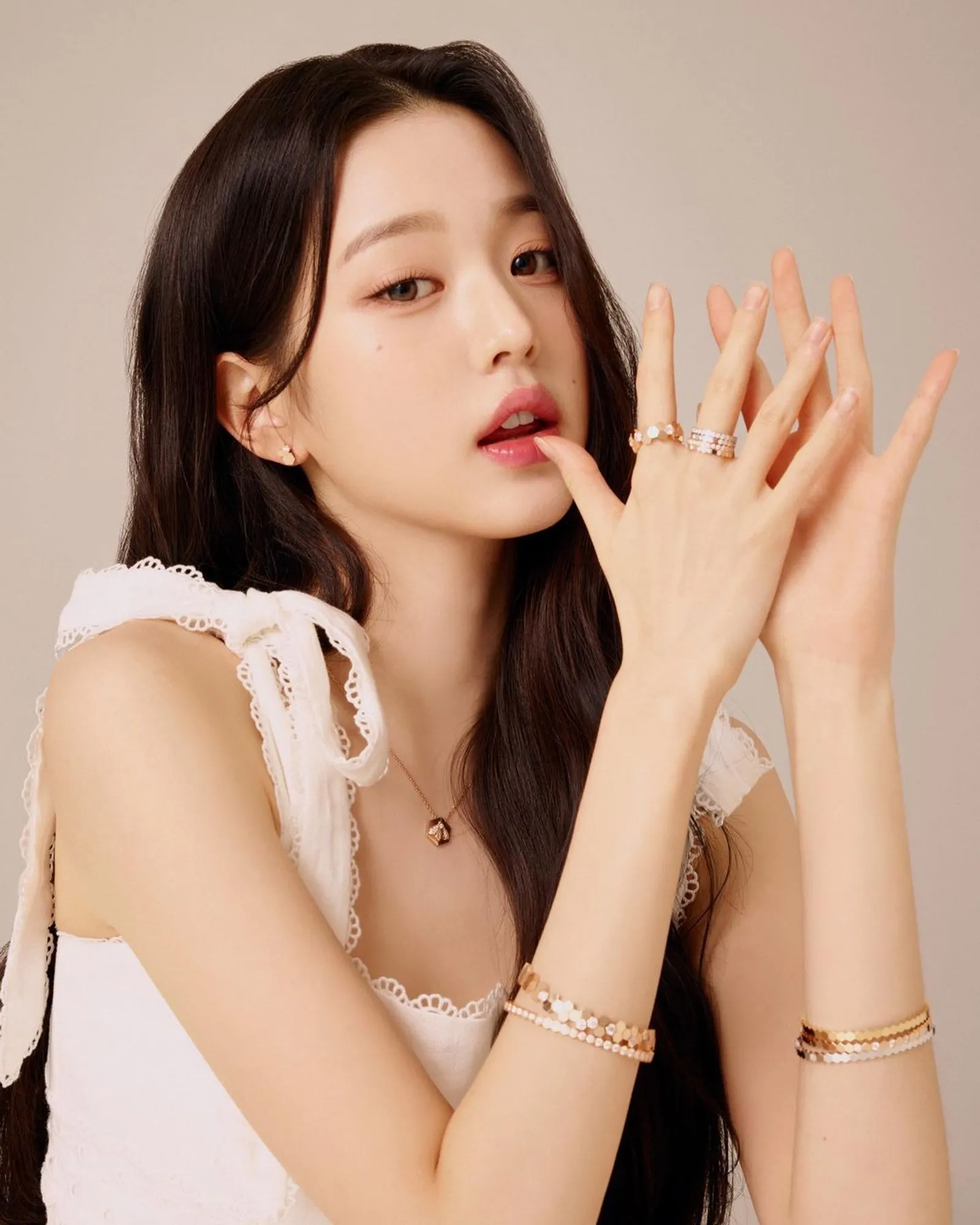 15 Artis Korea yang Jadi Model Perhiasan Mewah Dunia, Penuh Glamor!