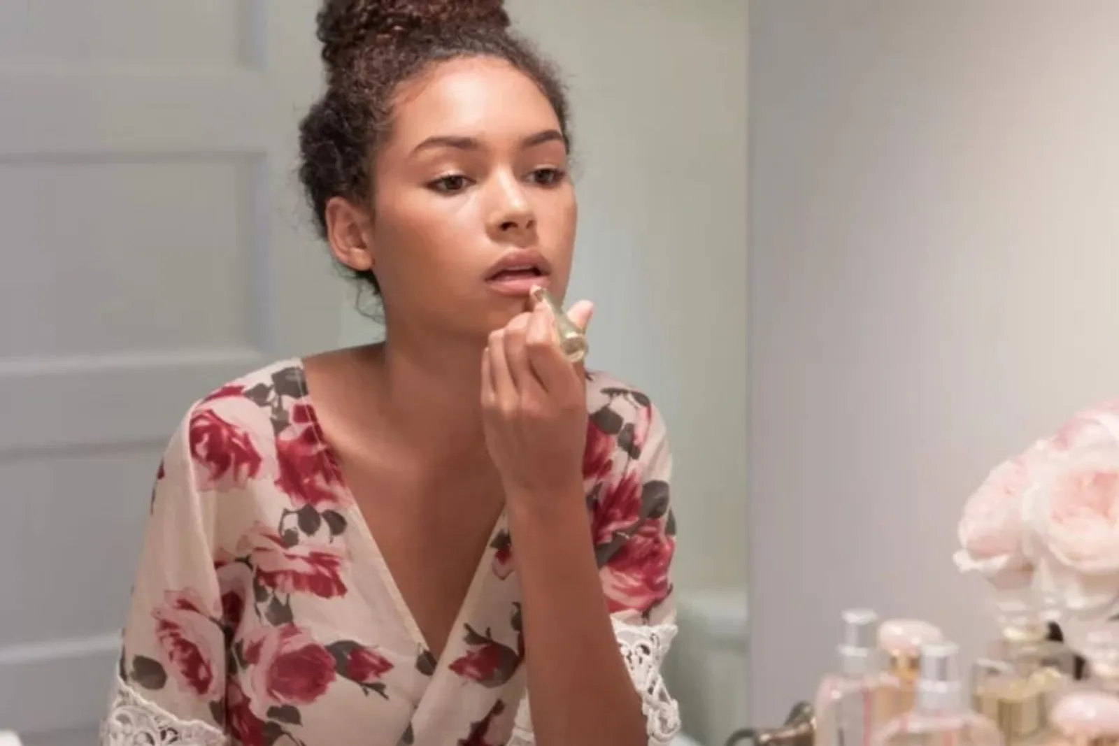 6 Tips Memakai Lipstik Warna Gelap Agar Lebih On Point