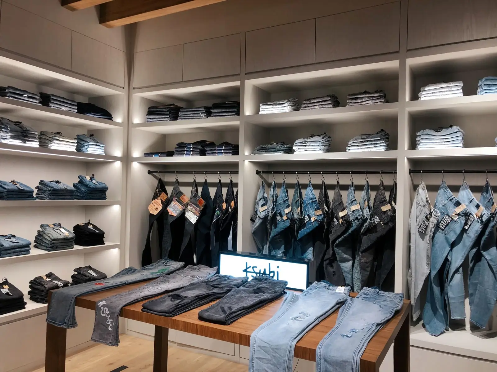 Standard Denim Kenalkan Konsep Toko yang Homey di Plaza Senayan