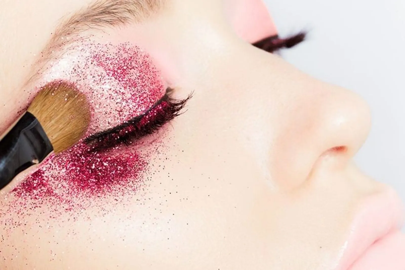 Prediksi 5 Tren Makeup di Tahun 2022 yang Nggak Boleh Kamu Lewatkan