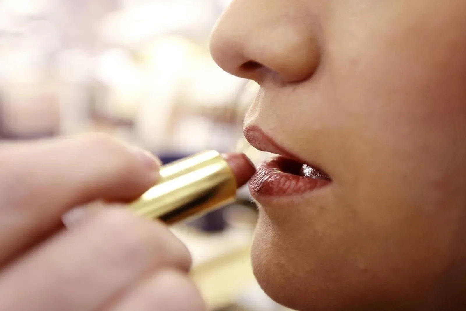 6 Alasan Kamu Nggak Boleh Sharing Makeup dengan Orang Lain