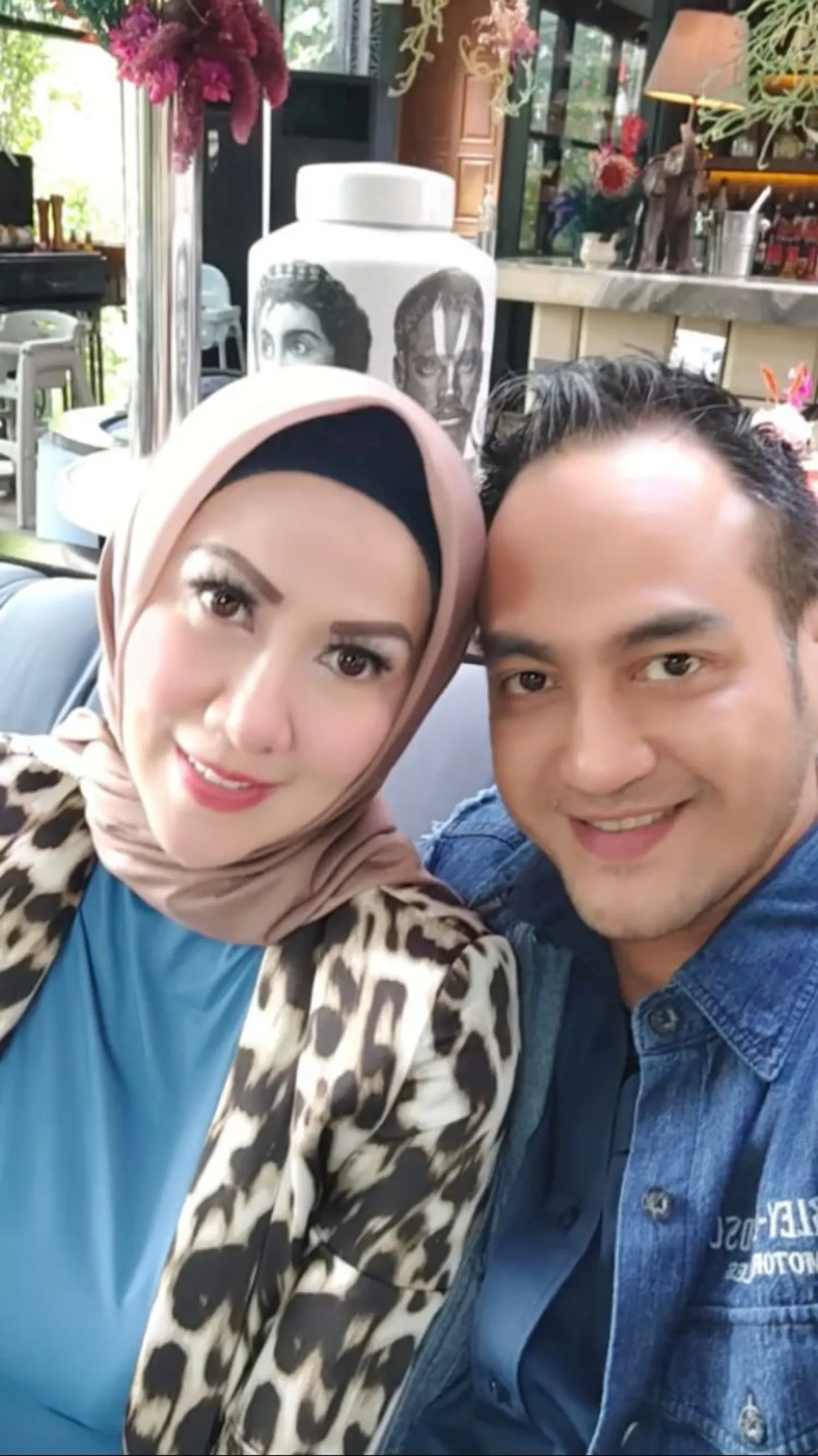 Baru Dilamar, 9 Potret Perjalanan Cinta Venna Melinda dan Ferry Irawan