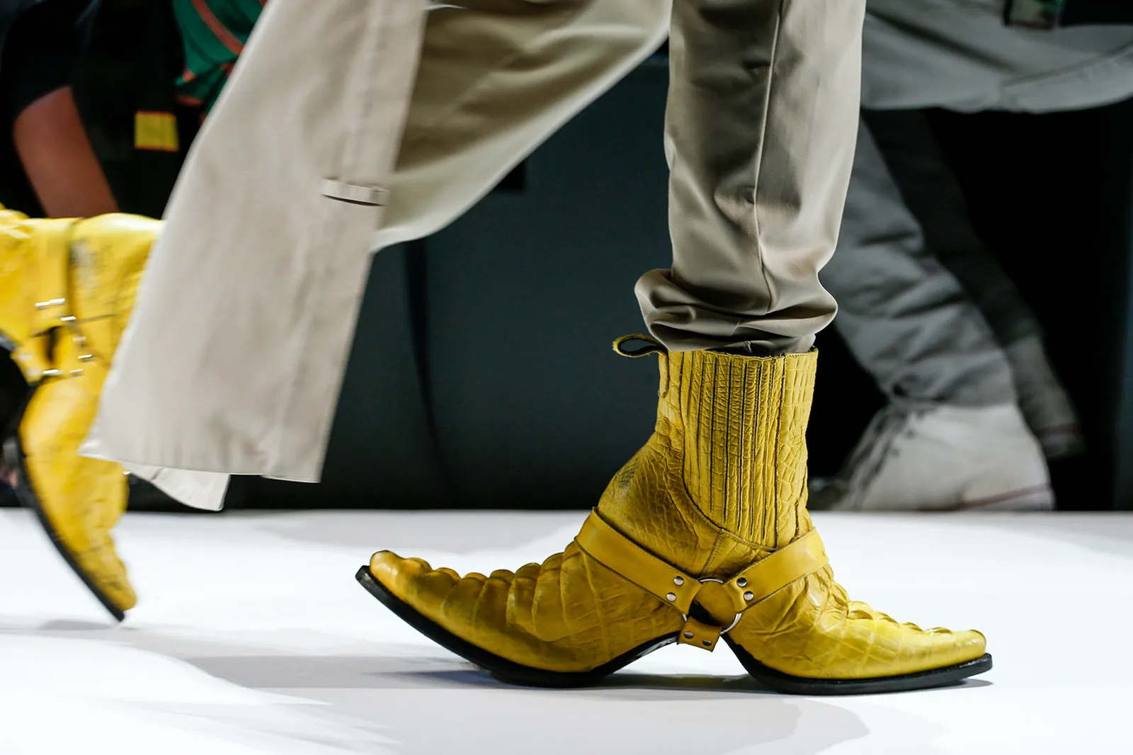 Desain Unik, Ini 10 Sepatu Paling Nyentrik di Runway Desainer Dunia