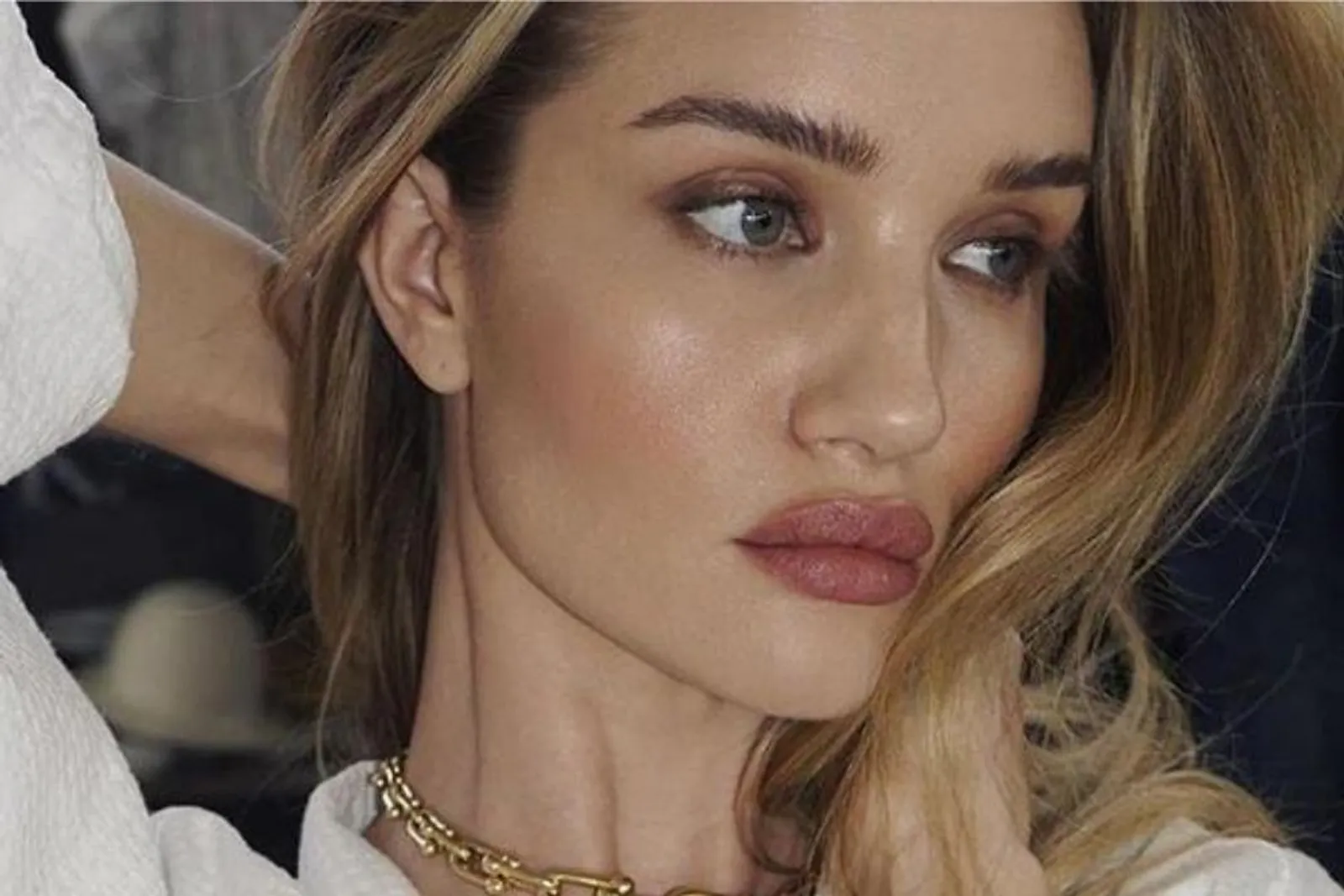 6 Cara Memakai Lipstik Sesuai Bentuk Bibir
