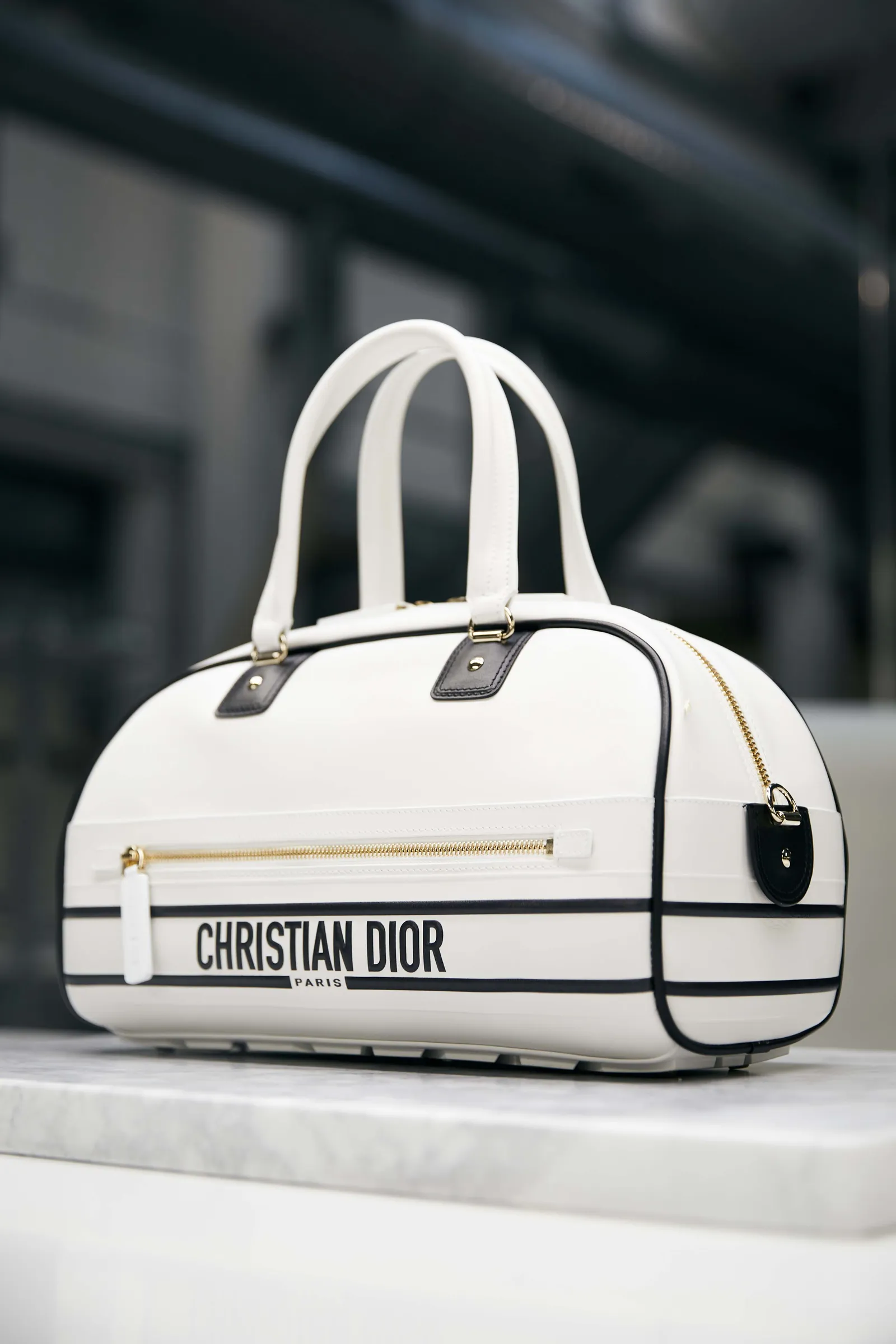 Mengintip Tas Dior Vibe yang Menggabungkan Unsur Sport & Klasik