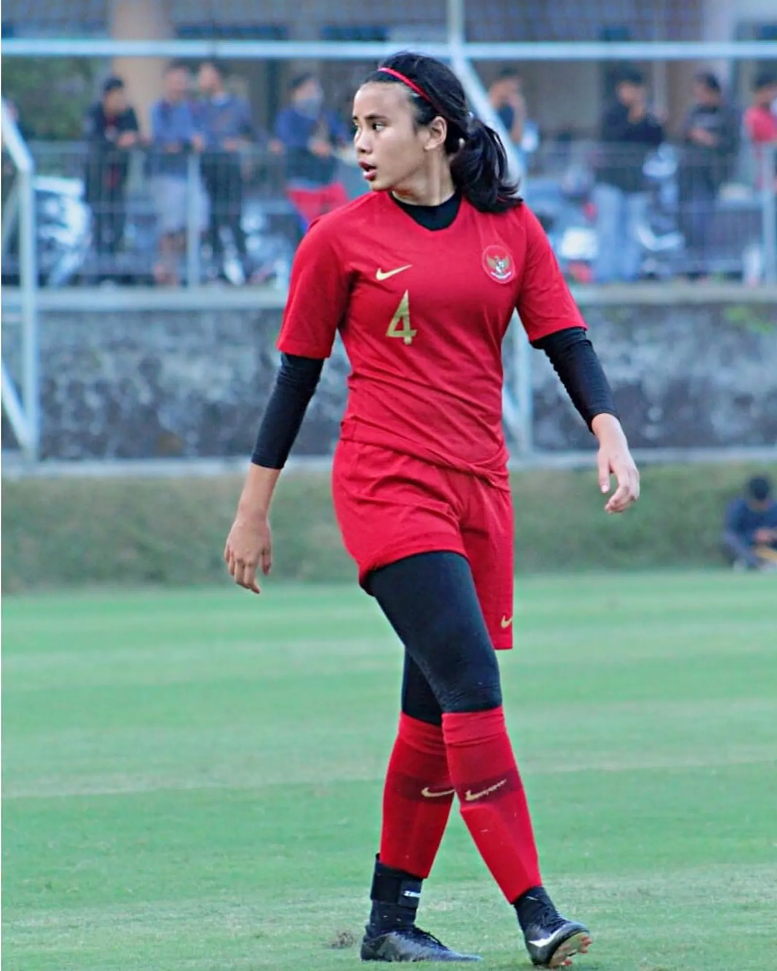 Gaya Asli Shalika Aurelia, Pesepak Bola Putri Pertama di Klub Eropa