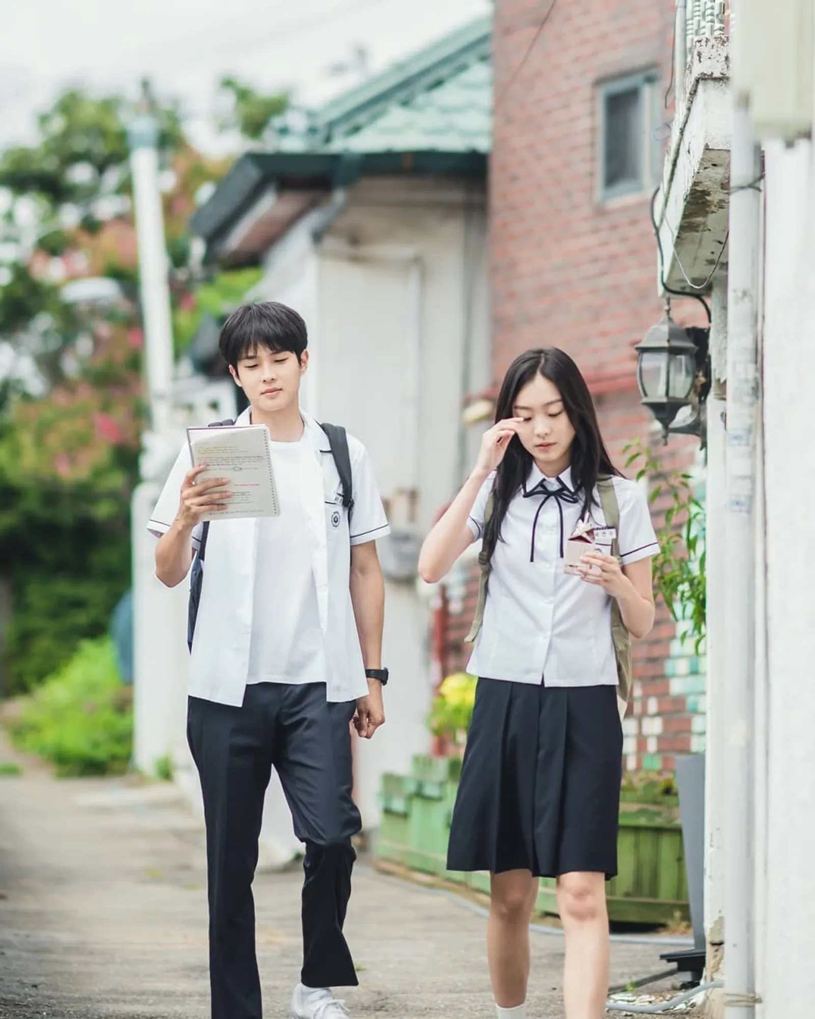 Gaya Kompak Choi Woo Shik dan Kim Da Mi di Drama Our Beloved Summer