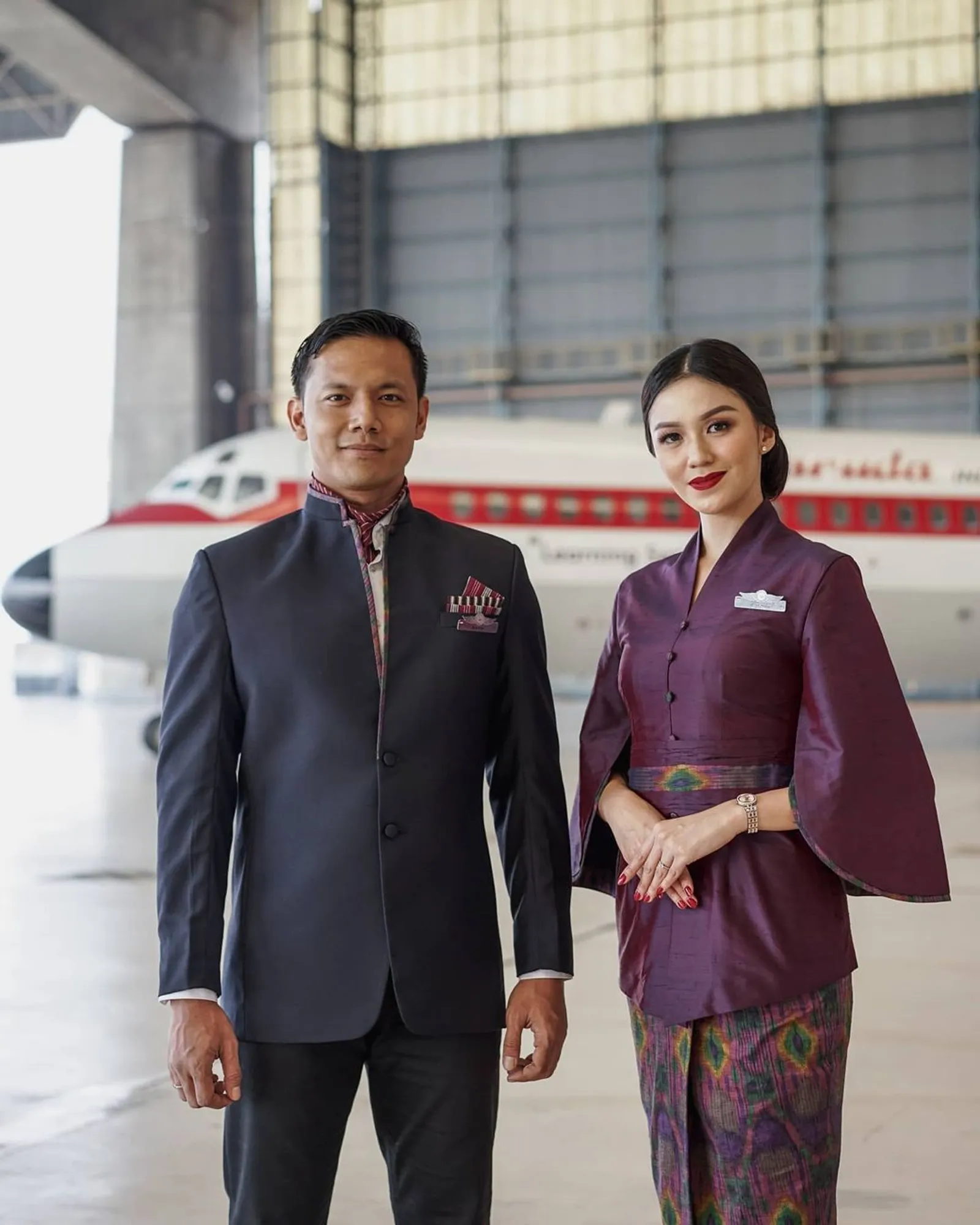 Seragam Kru Pesawat Paling Fashionable, Indonesia Termasuk?