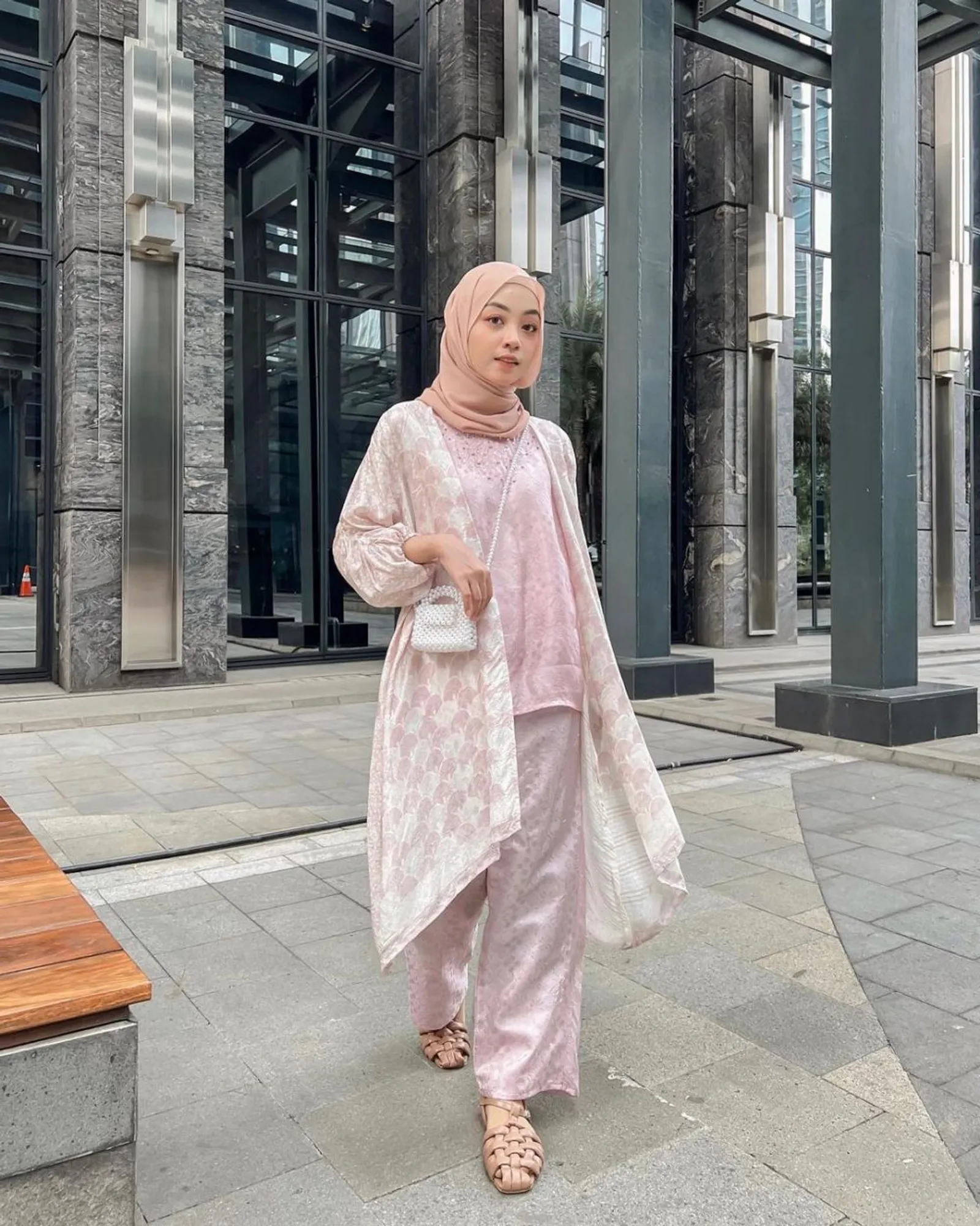 Inspirasi Outfit ke Pesta yang Simpel untuk Hijabers Remaja