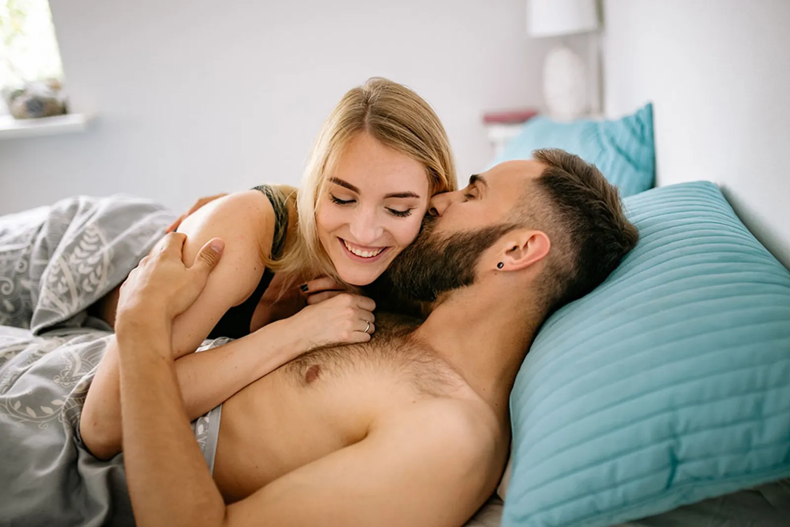 Para Suami, Ini 7 Cara Membuat Istri Terangsang Saat Foreplay 