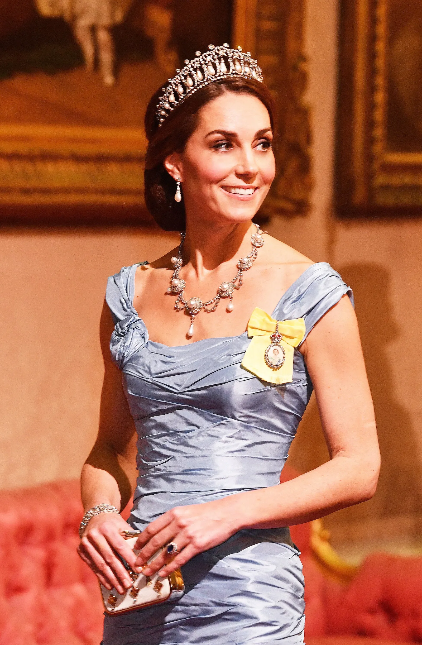 Deretan Perhiasan Mewah Paling Ikonik Milik Keluarga Kerajaan Inggris